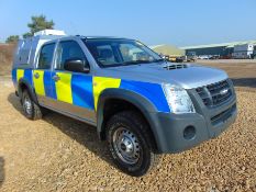 Isuzu D-Max Double Cab 2.5 Turbo Diesel 4 x 4 complete with twin rear dog cage fitted