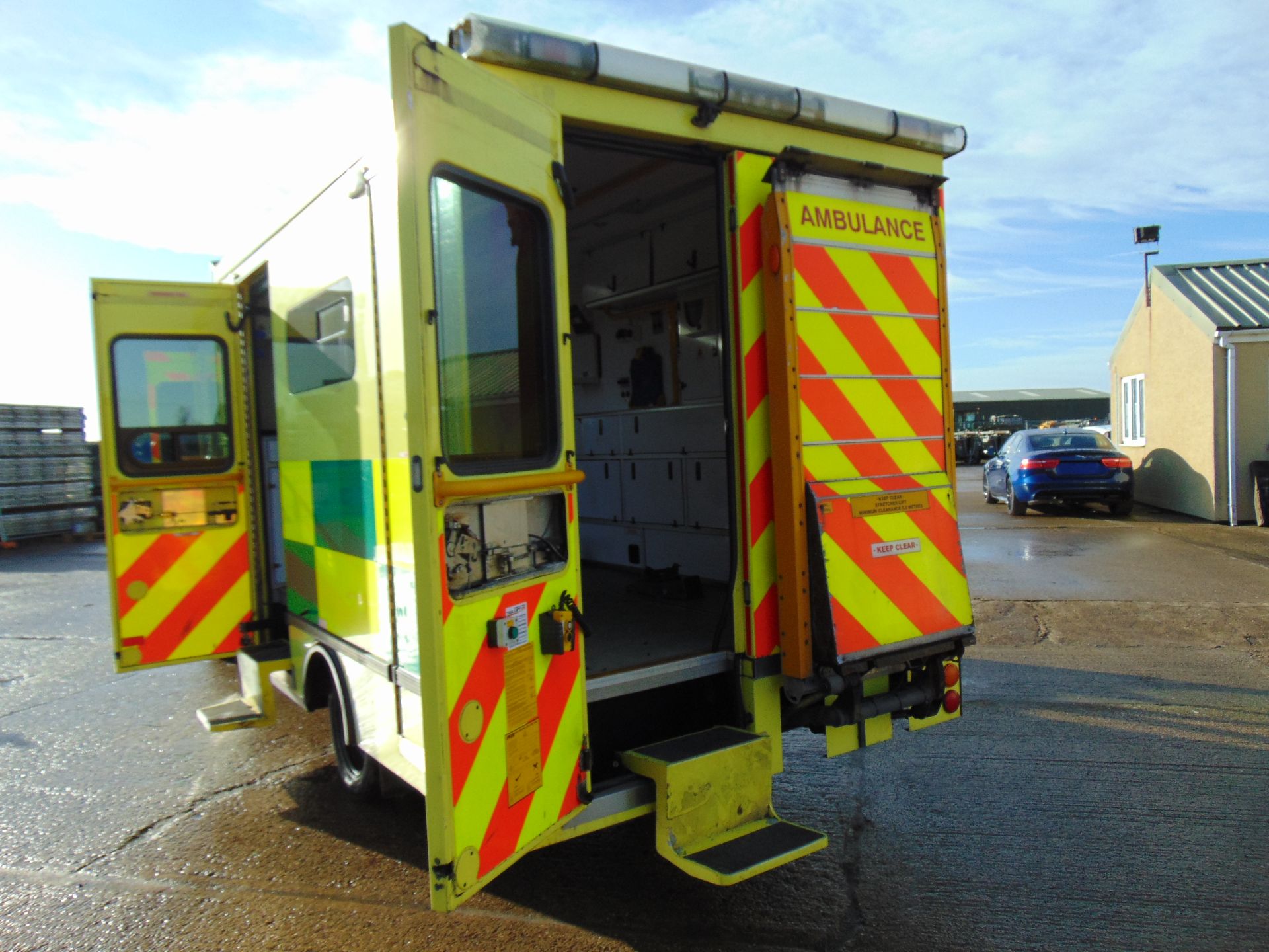 Mercedes Sprinter 515 CDI Turbo diesel ambulance - Image 18 of 22