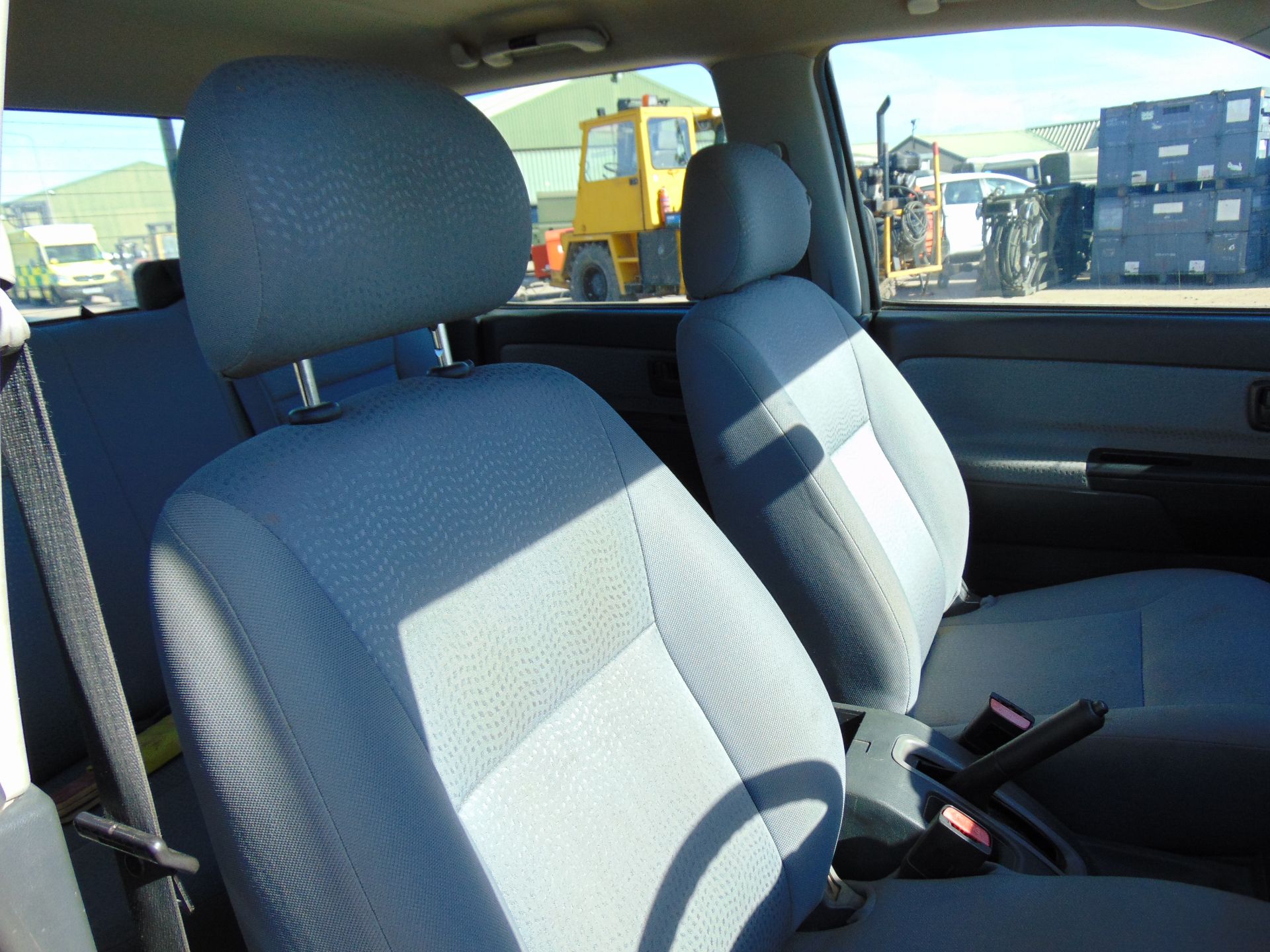 Isuzu D-Max Double Cab 2.5 Turbo Diesel 4 x 4 - Image 13 of 17