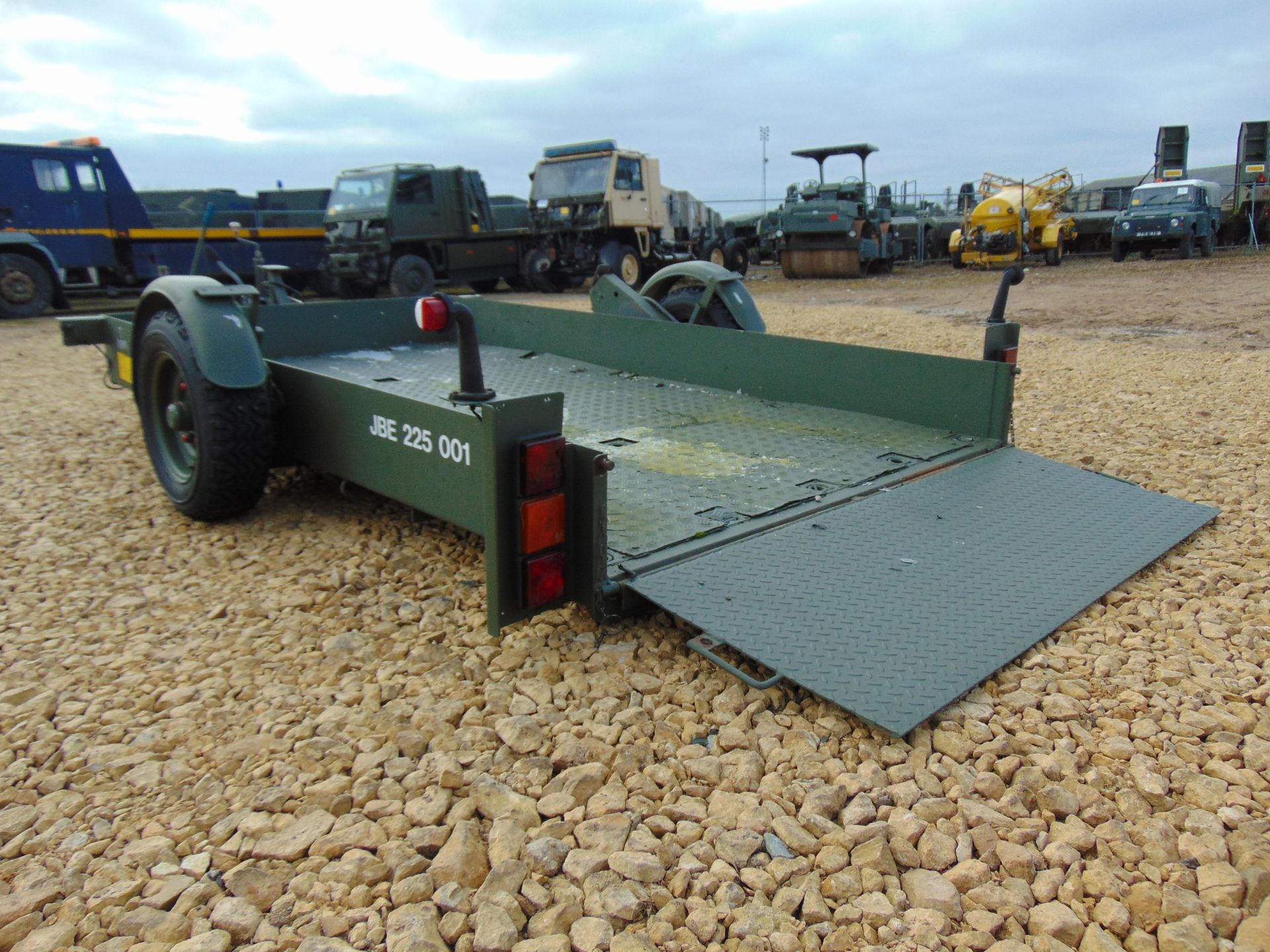 single axle Lolode King Hydraulic Lowering Trailer - Image 6 of 14