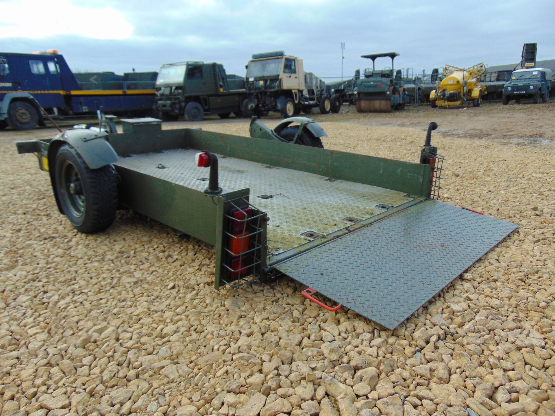 single axle Lolode King Hydraulic Lowering Trailer - Image 7 of 13