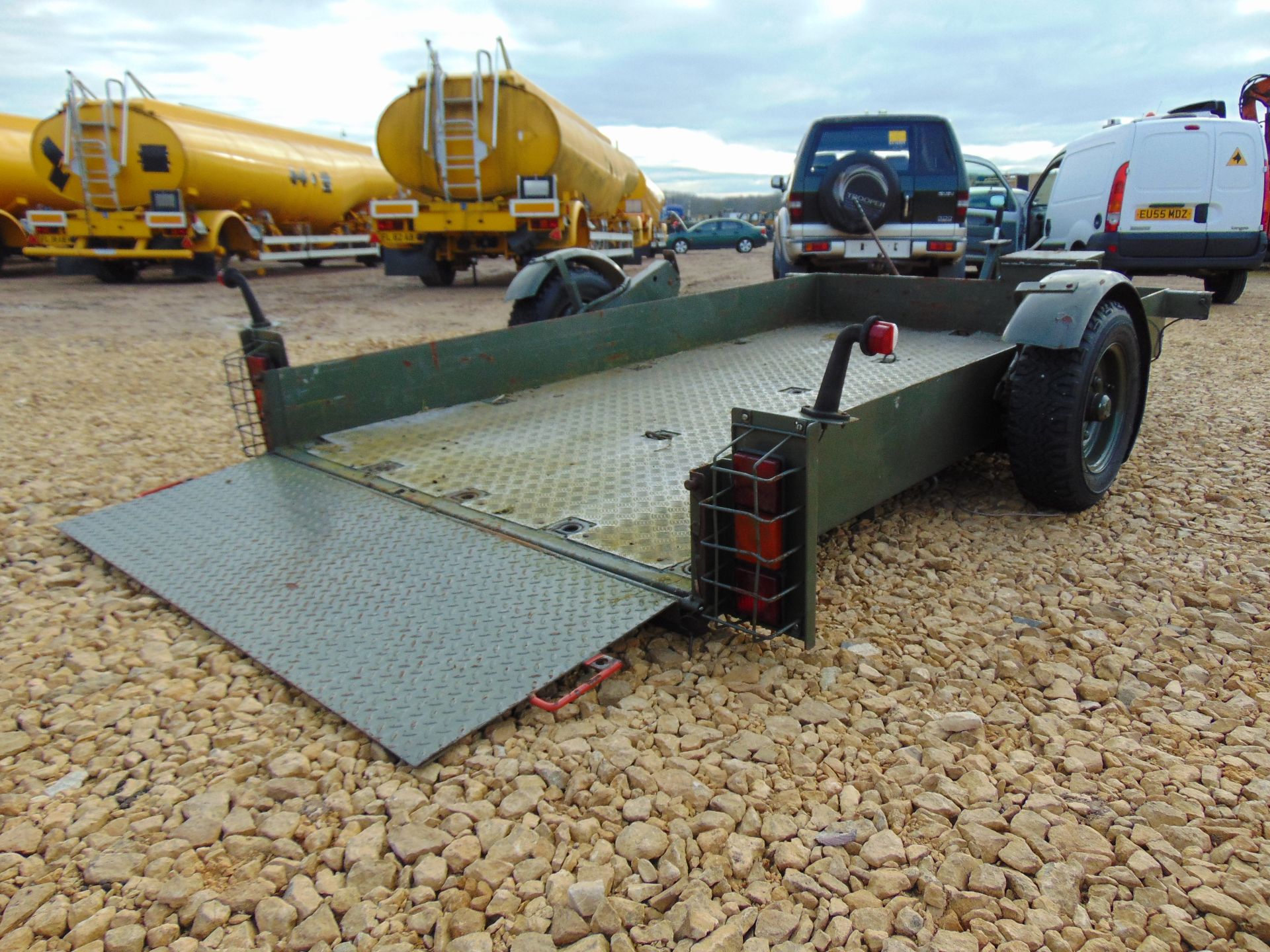 single axle Lolode King Hydraulic Lowering Trailer - Image 9 of 13