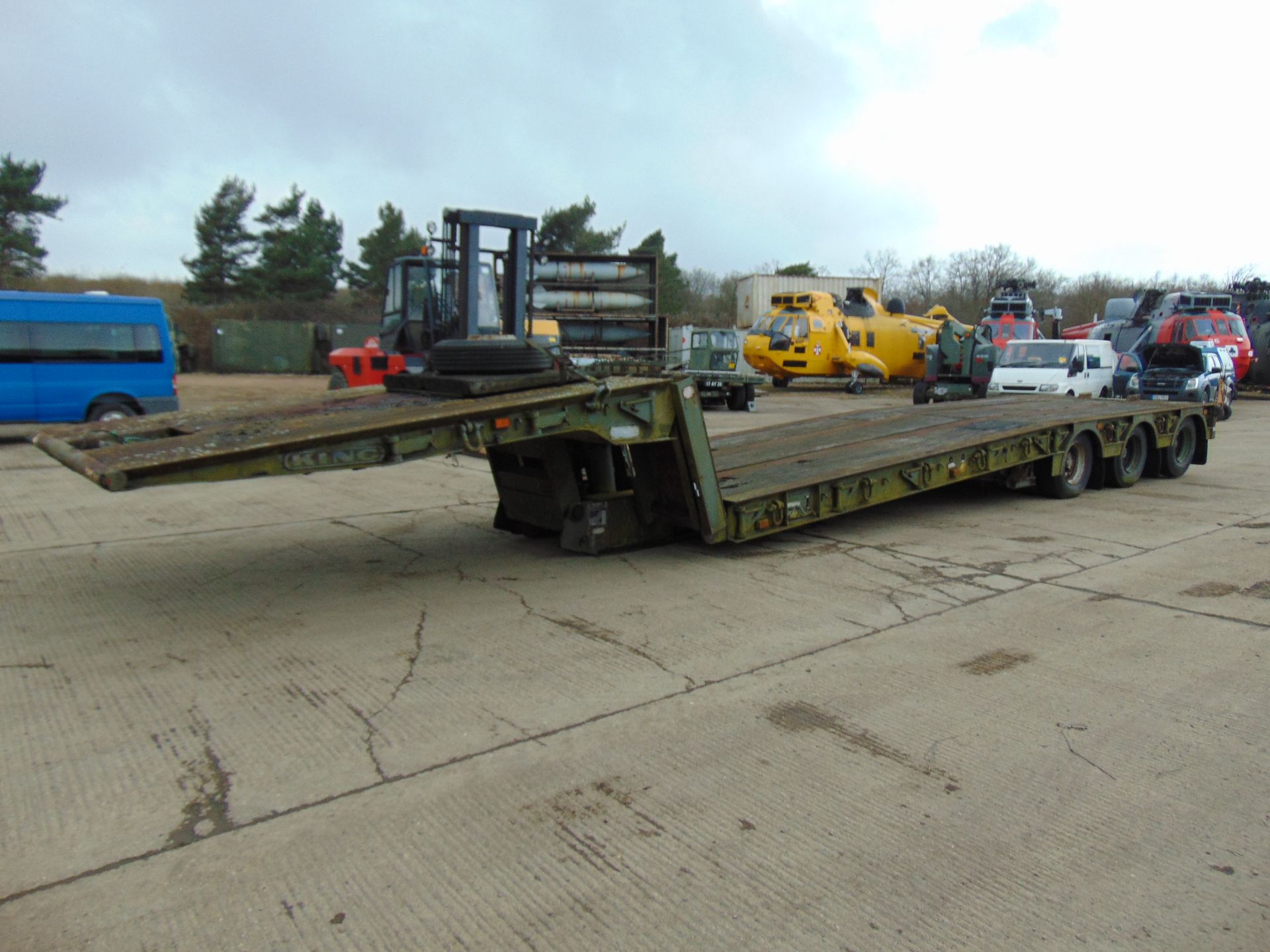 King GTS Tri Axle Low Loader Hydraulic Folding Neck Plant Trailer - Image 5 of 17