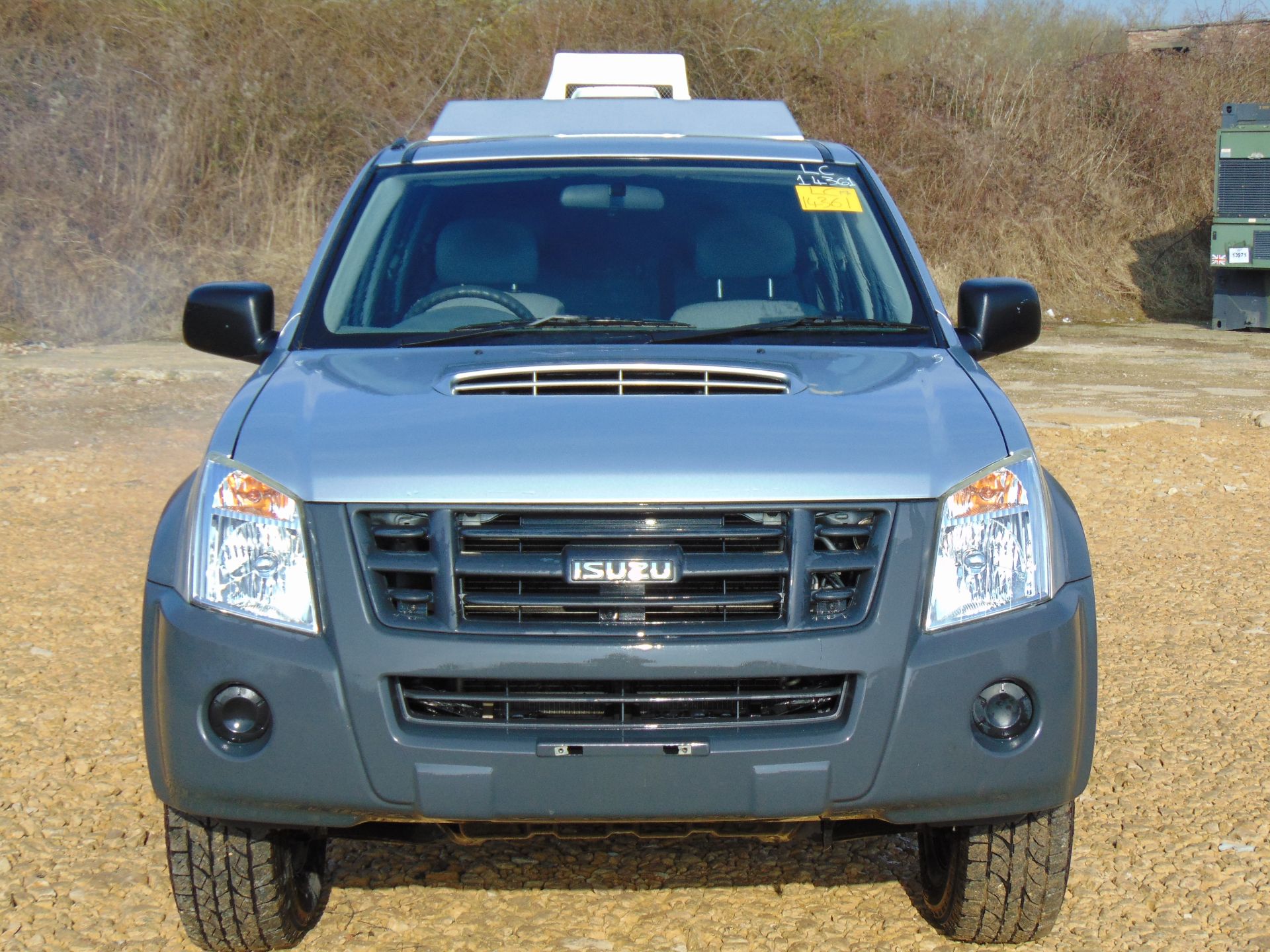 Isuzu D-Max Double Cab 2.5 Turbo Diesel 4 x 4 complete with twin rear dog cage fitted - Image 2 of 20