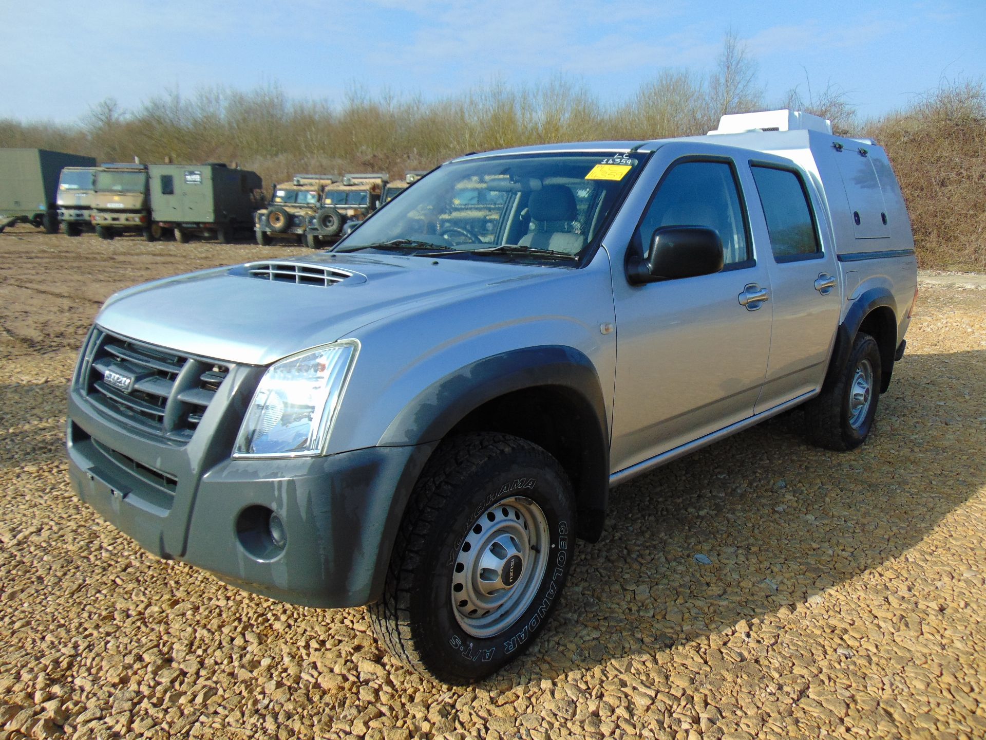 Isuzu D-Max Double Cab 2.5 Turbo Diesel 4 x 4 complete with twin rear dog cage fitted - Image 3 of 21