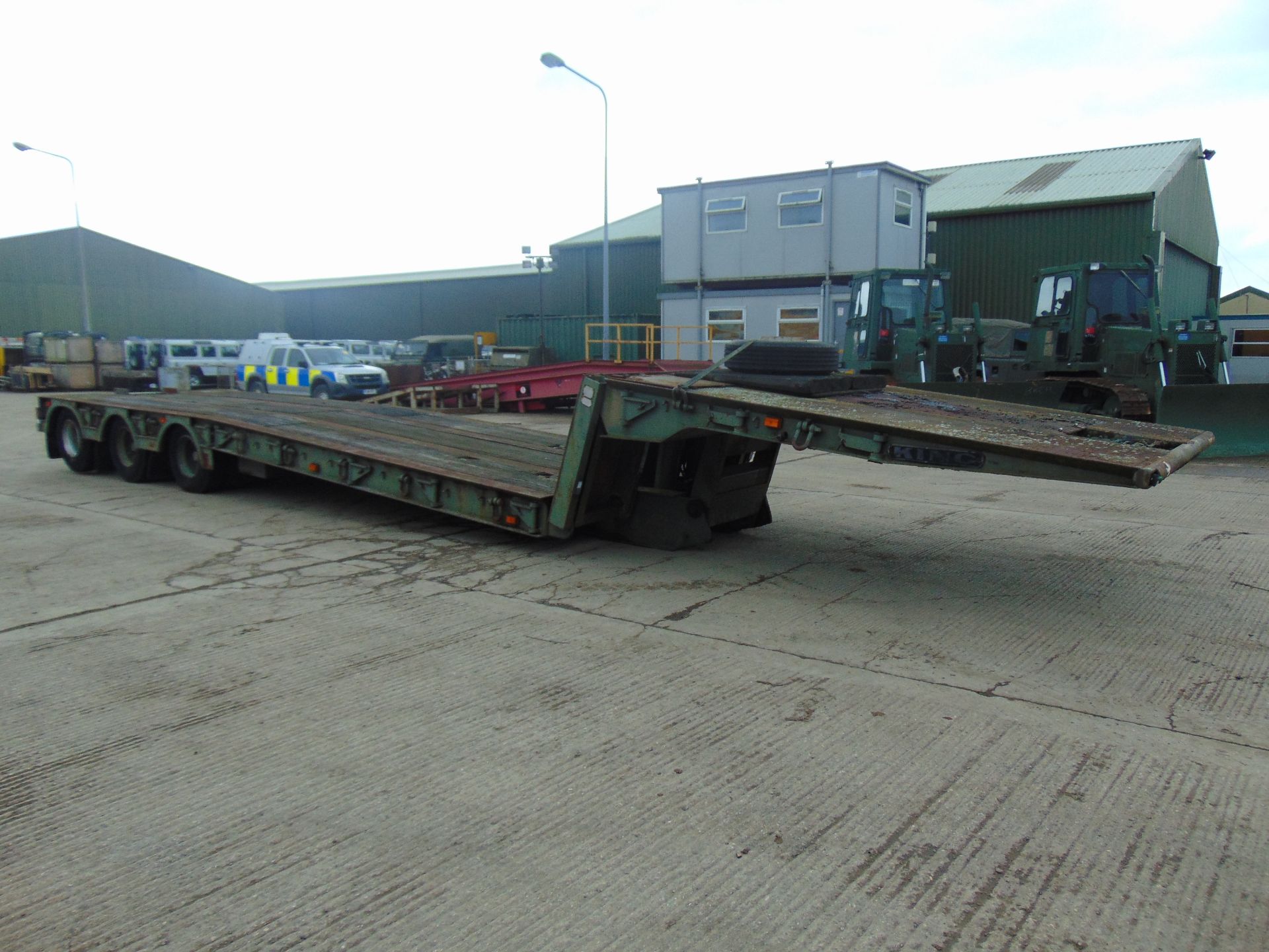 King GTS Tri Axle Low Loader Hydraulic Folding Neck Plant Trailer - Image 4 of 17