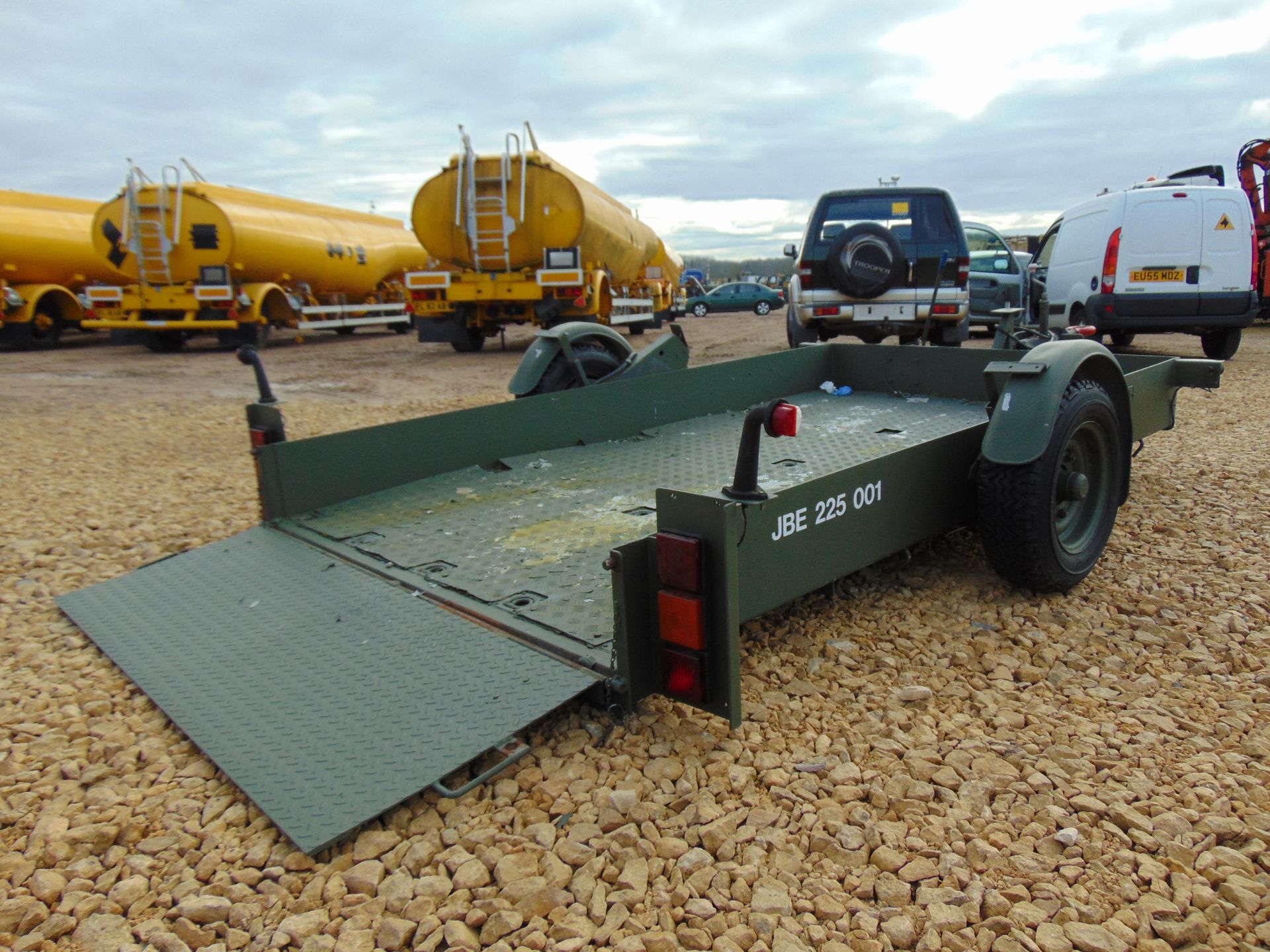 single axle Lolode King Hydraulic Lowering Trailer - Image 9 of 14