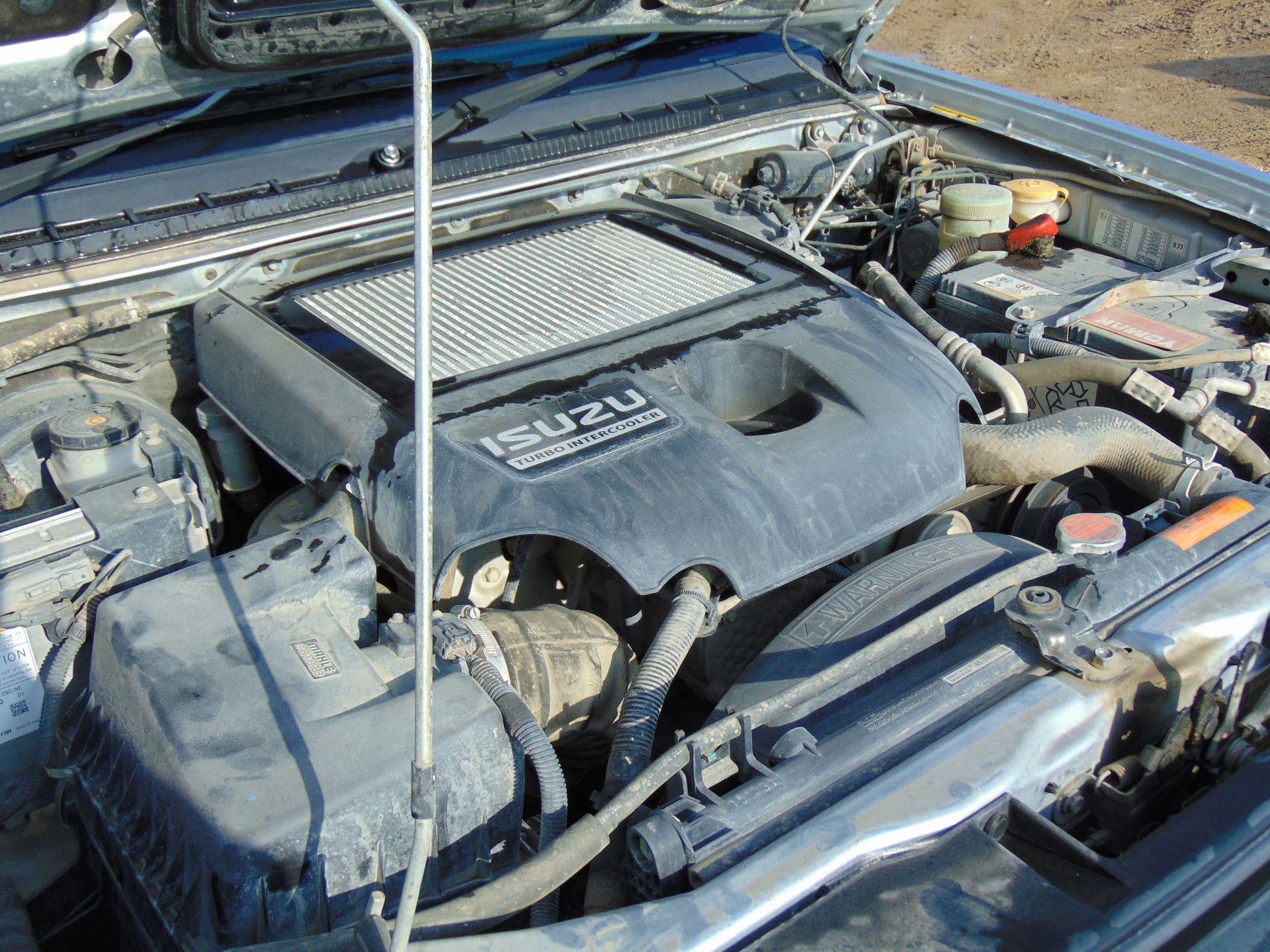 Isuzu D-Max Double Cab 2.5 Turbo Diesel 4 x 4 complete with twin rear dog cage fitted - Image 15 of 20