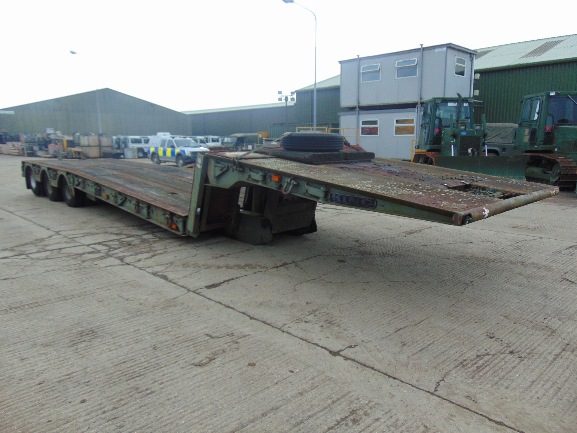 King GTS Tri Axle Low Loader Hydraulic Folding Neck Plant Trailer - Image 3 of 17