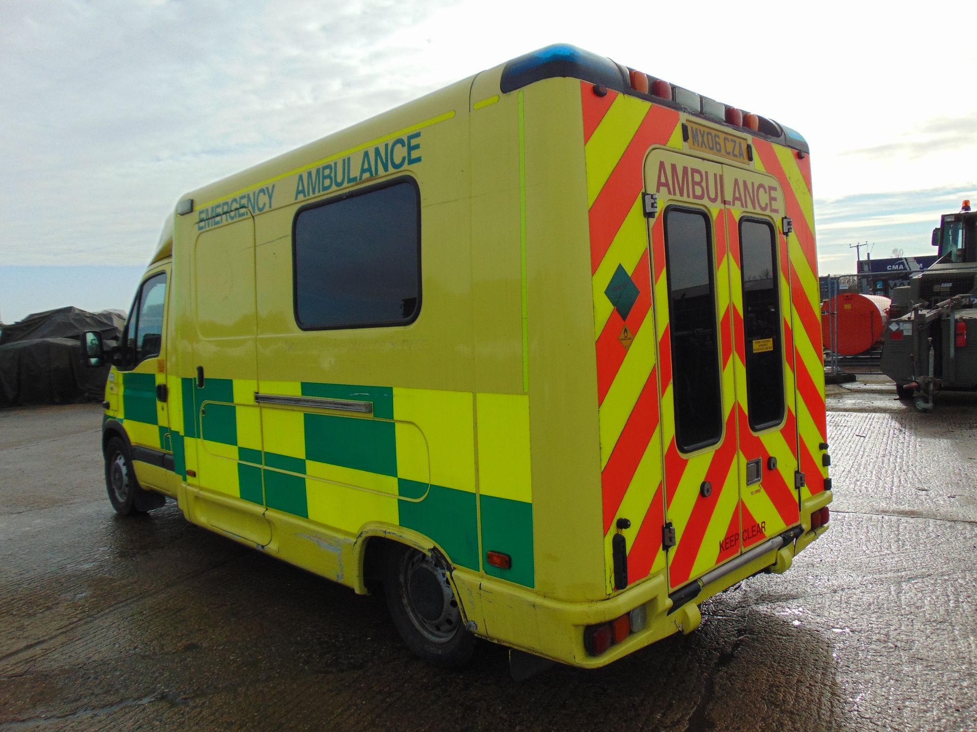 Renault Master 2.5 DCI ambulance - Image 8 of 19