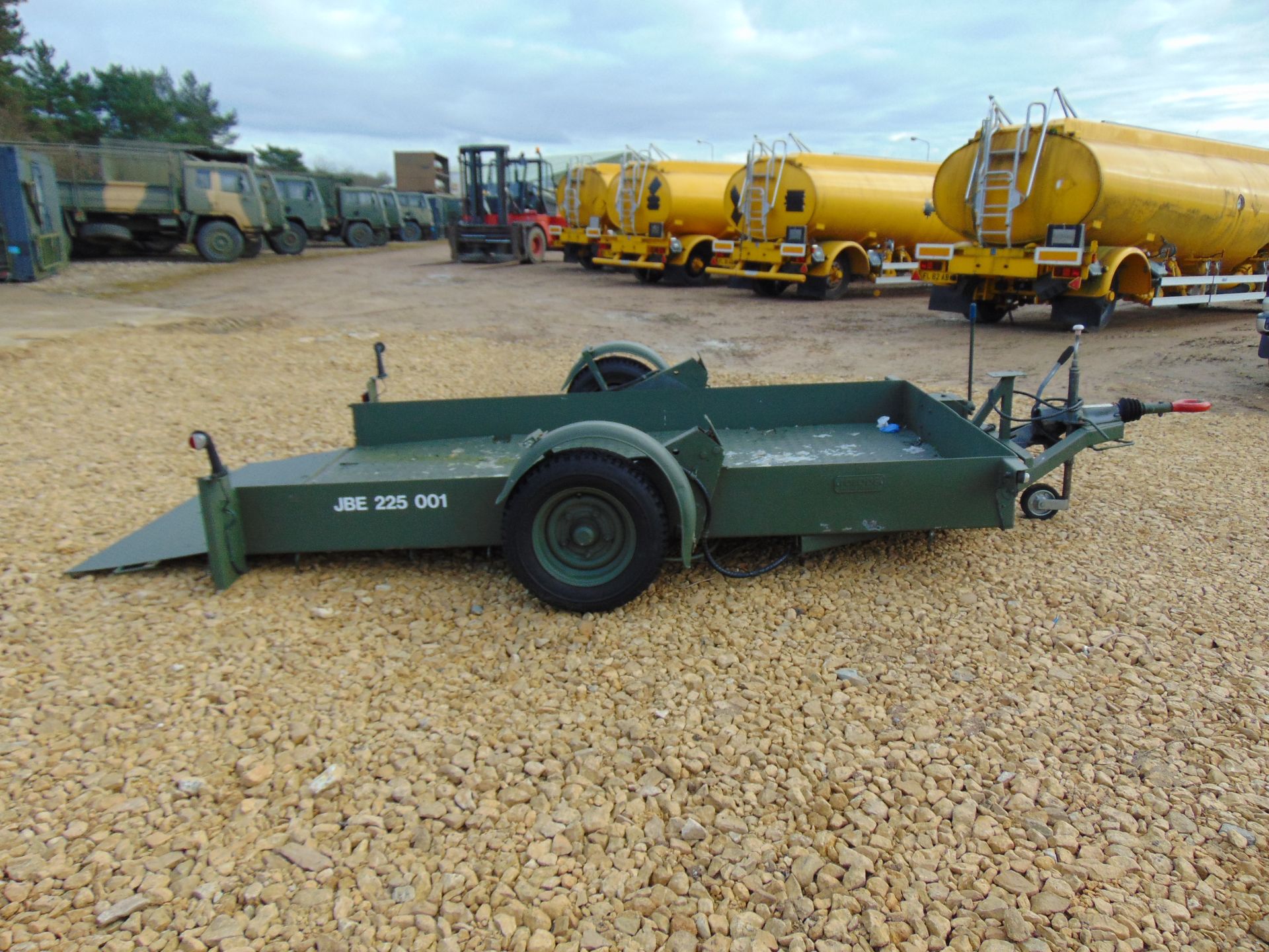 single axle Lolode King Hydraulic Lowering Trailer - Image 10 of 14