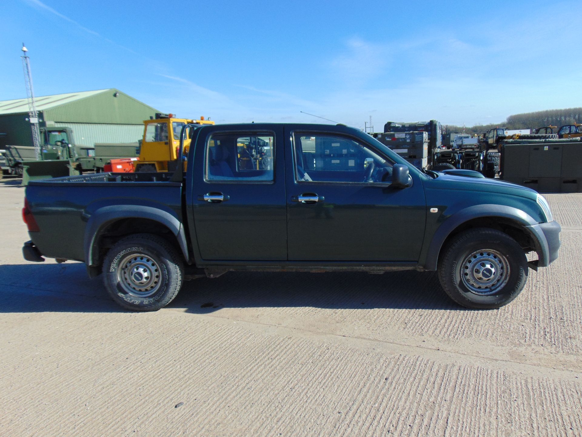 Isuzu D-Max Double Cab 2.5 Turbo Diesel 4 x 4 - Image 5 of 17