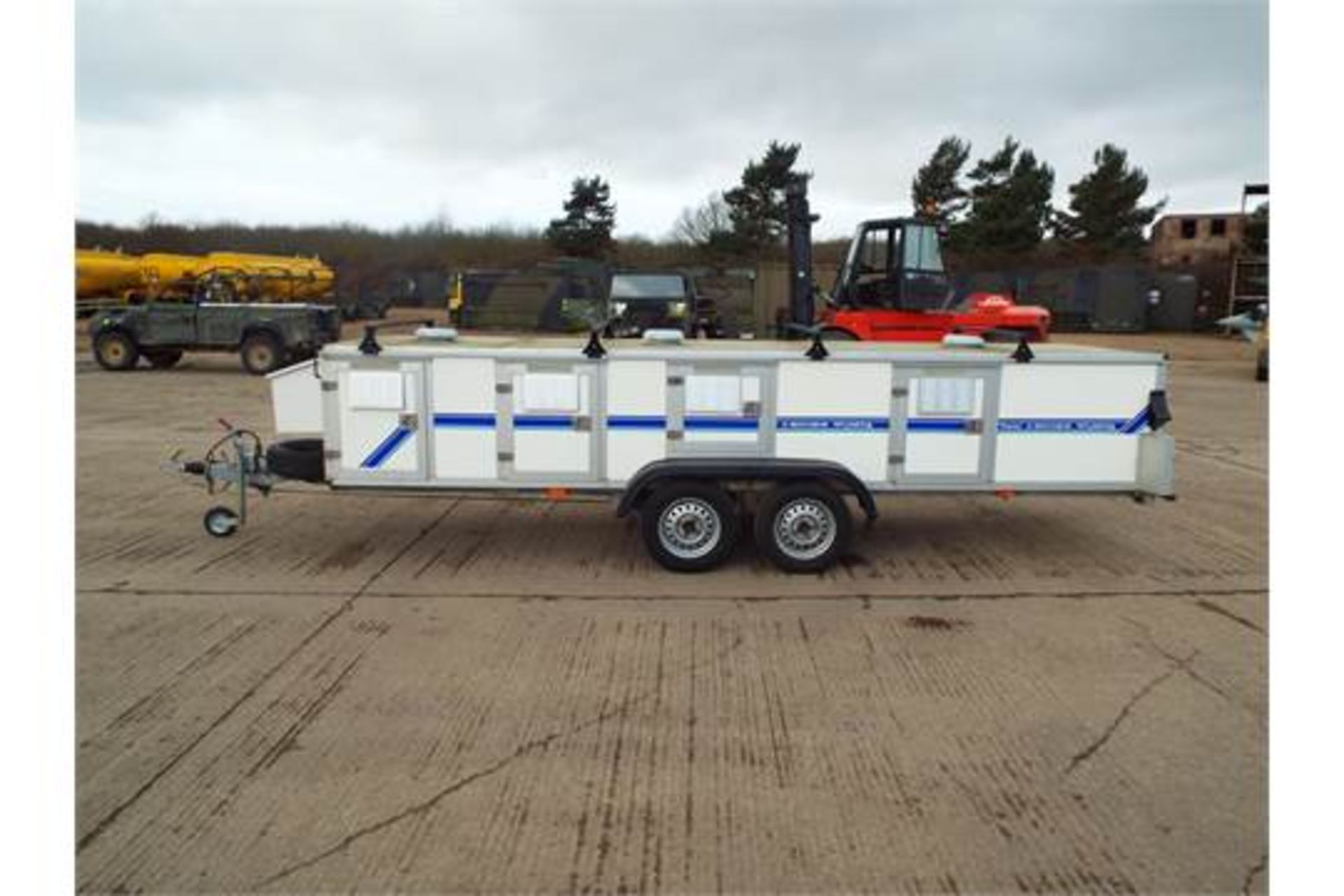 WT-Metall Twin Axle 10 Berth Dog Trailer - Image 5 of 21