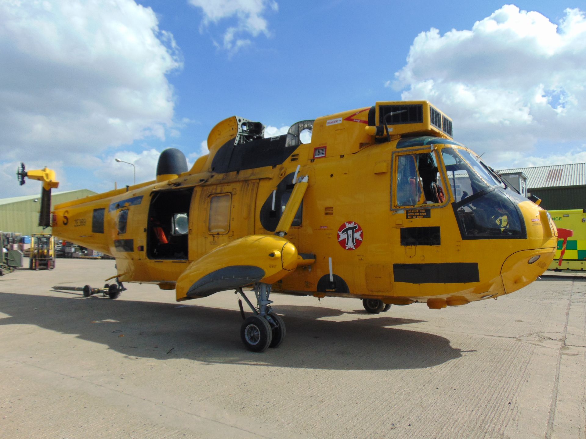 Westland Sea King HAR.3 (TAIL NUMBER ZE369) Airframe - Image 9 of 52