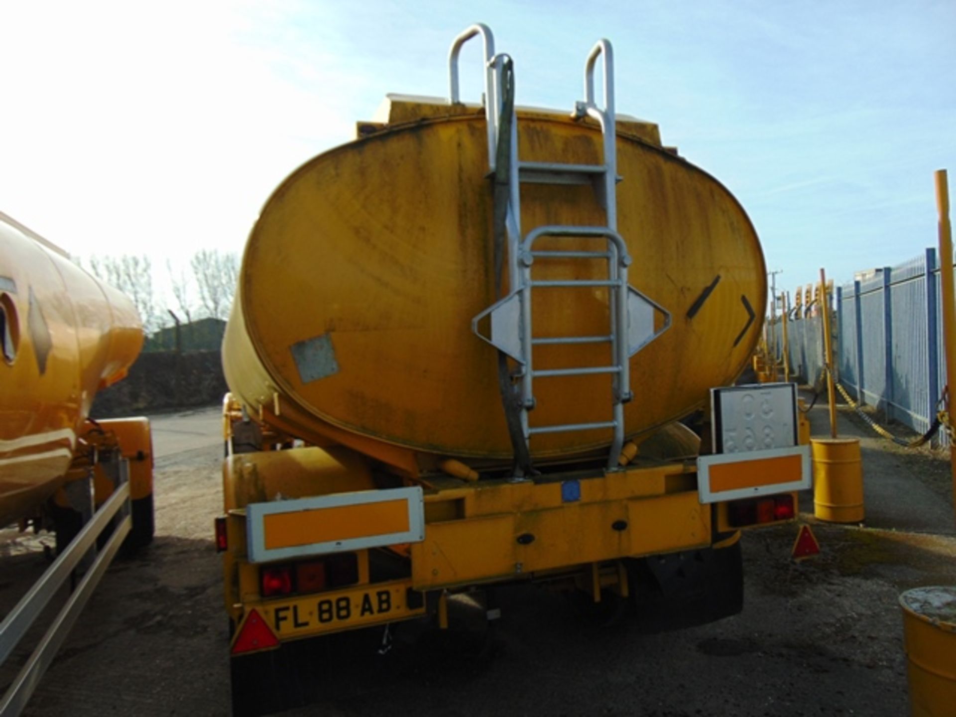 24000 Ltr Twin Axle Fluid Transfer Tanker Trailer - Image 6 of 8