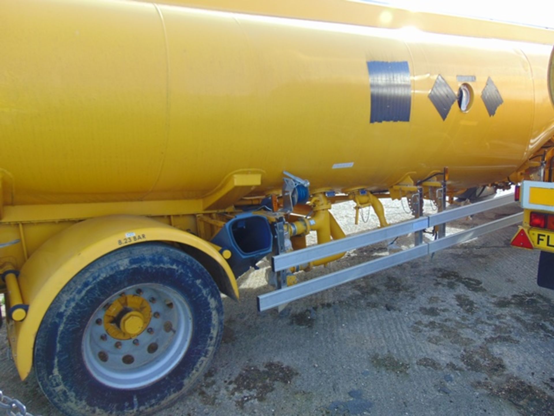 24000 Ltr Twin Axle Fluid Transfer Tanker Trailer - Image 5 of 8