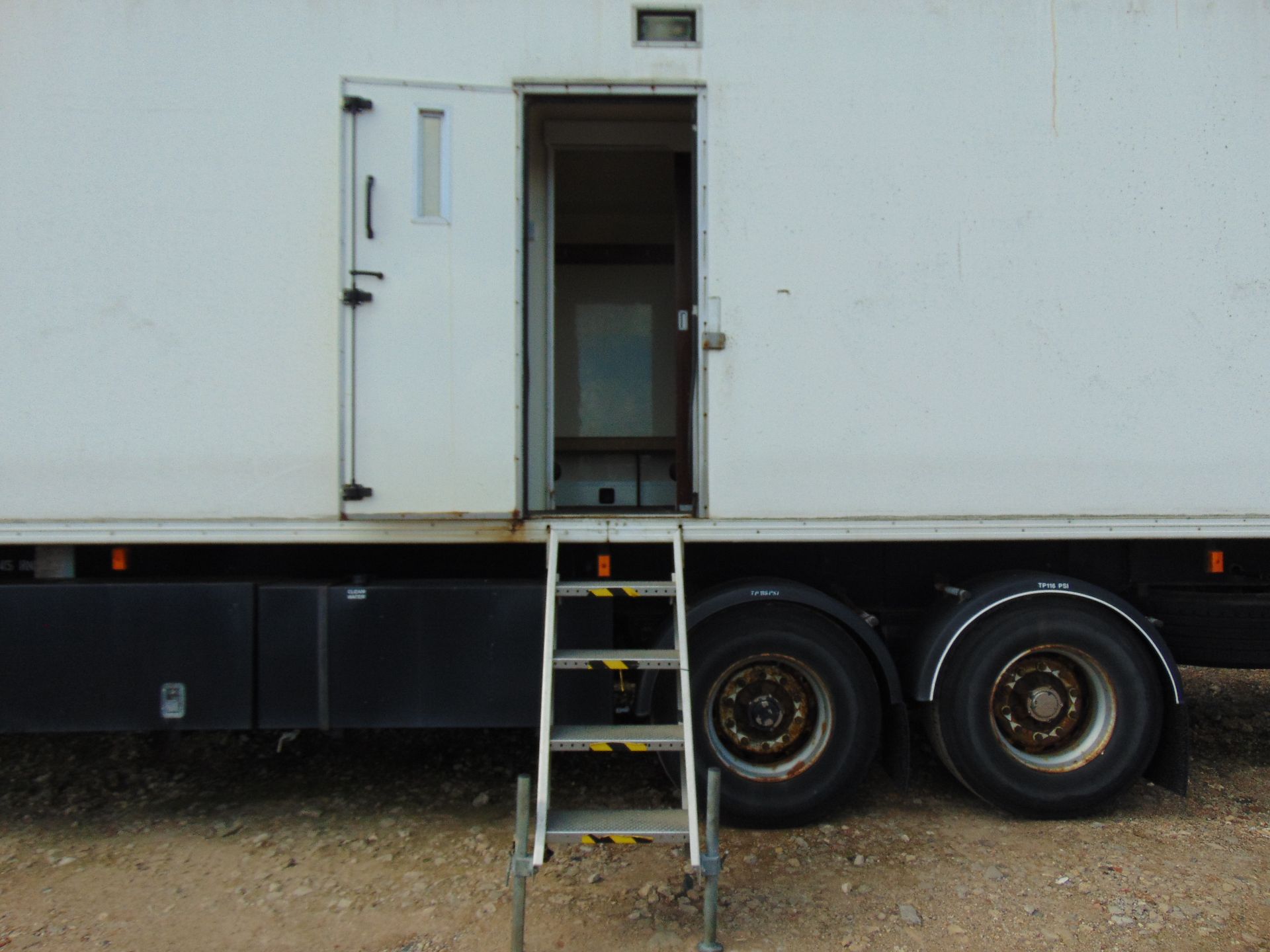 Don-Bur Twin Axle 40ft Mobile Site Office Trailer - Image 2 of 29
