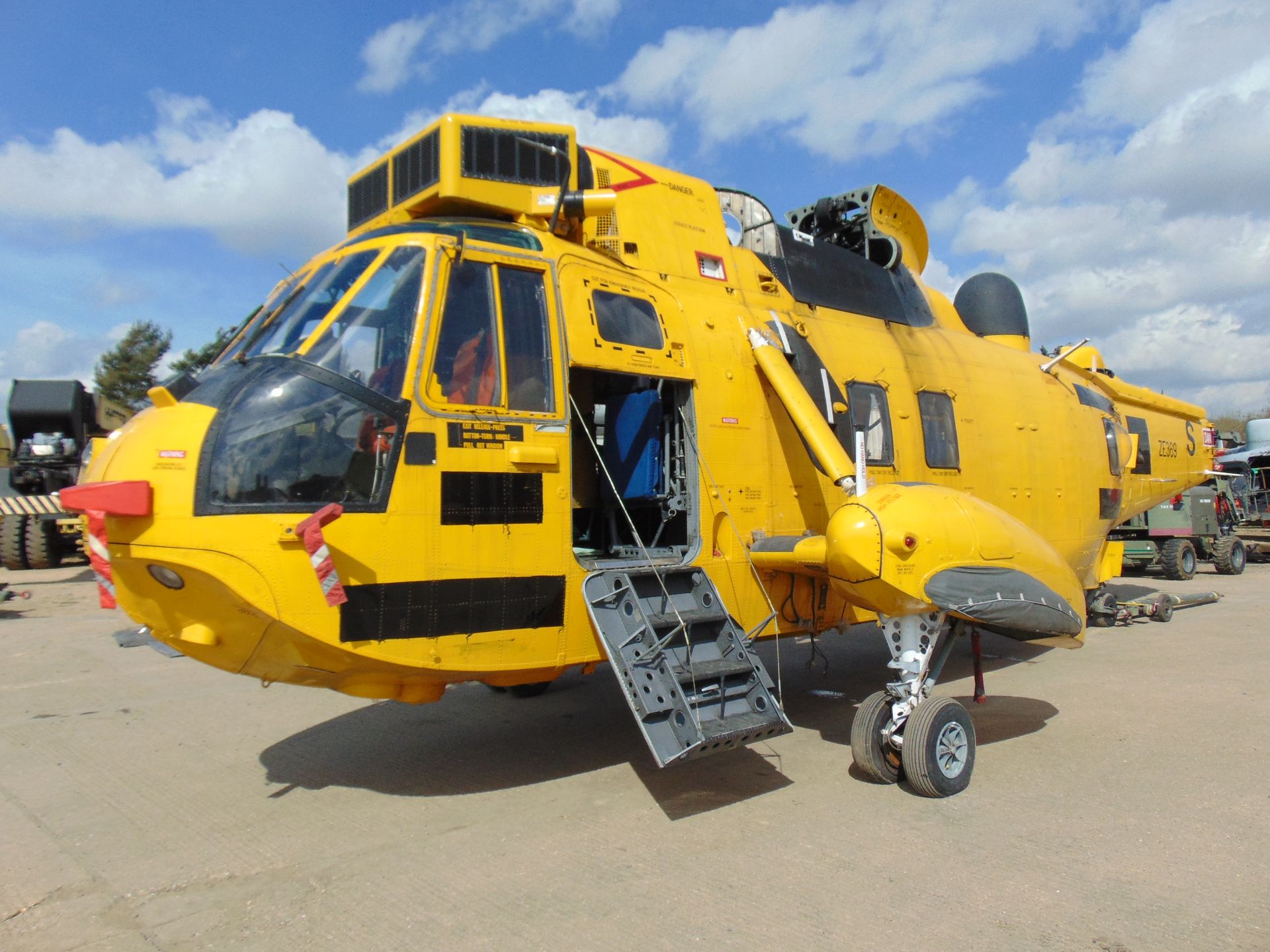 Westland Sea King HAR.3 (TAIL NUMBER ZE369) Airframe - Image 3 of 52