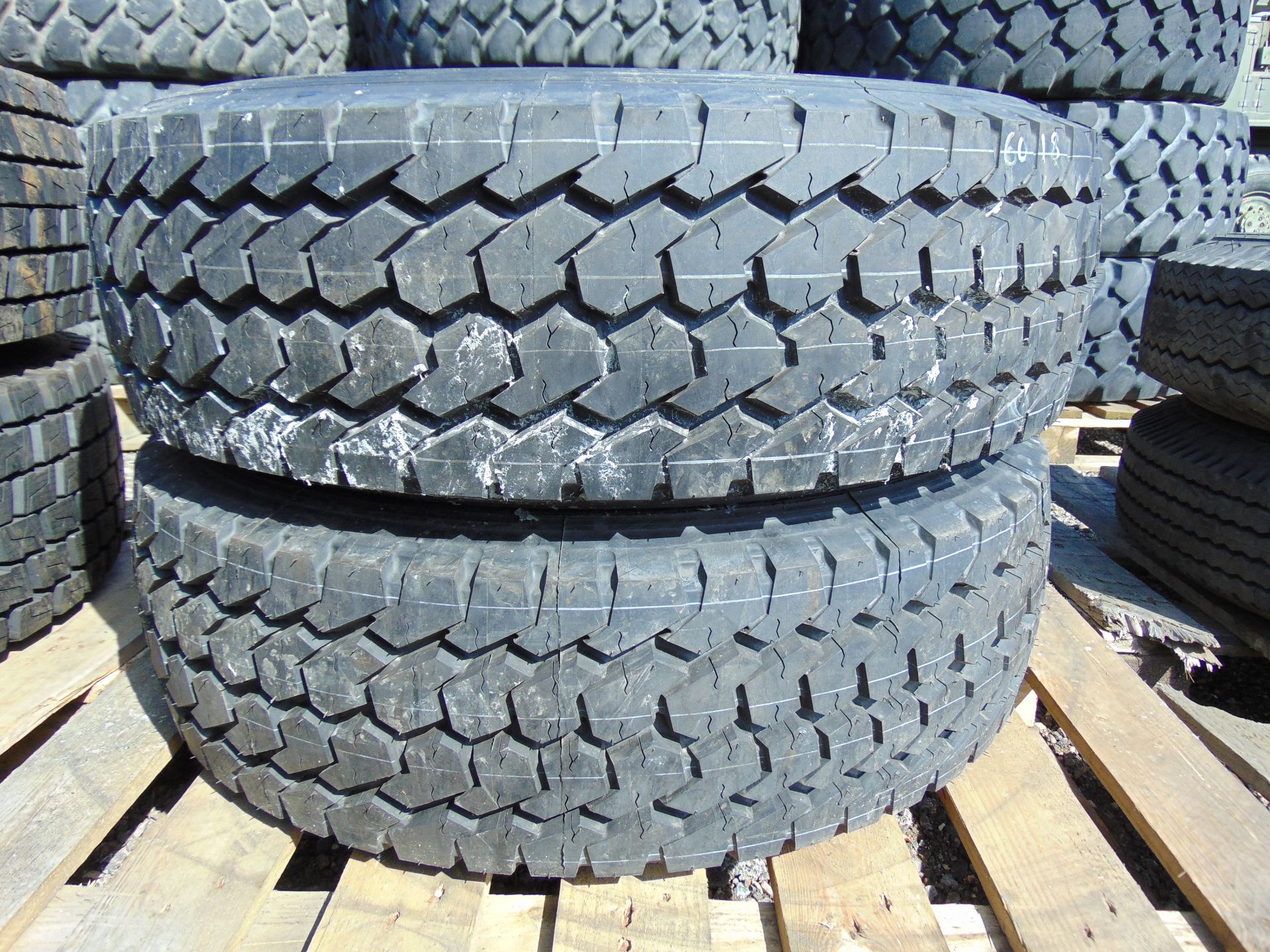 2 x Michelin XTY 2 265/70 R19.5 Tyres - Image 2 of 5