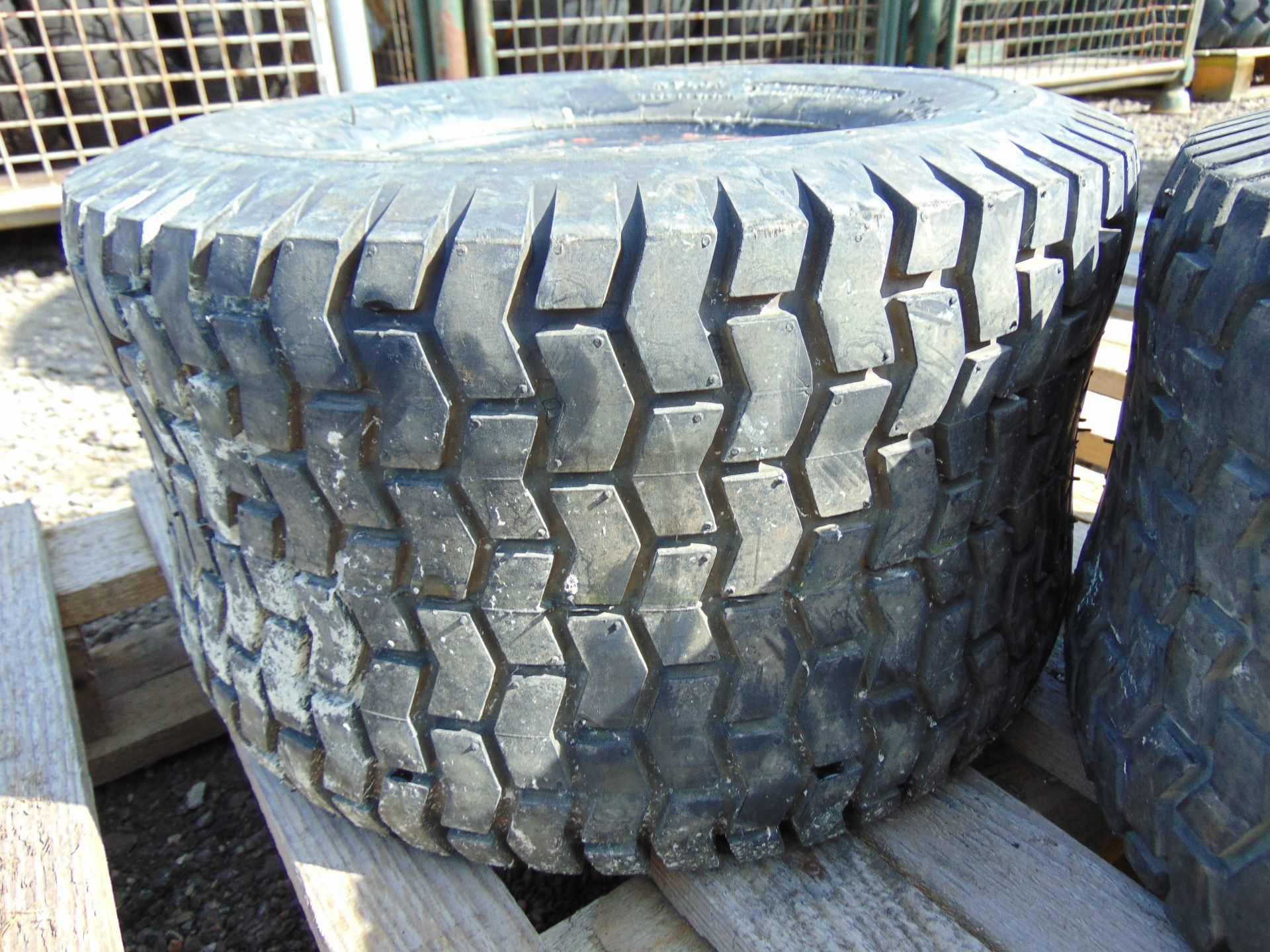 2 x Carlisle Turf-Saver 18x9.50-8 Tyres - Image 6 of 7