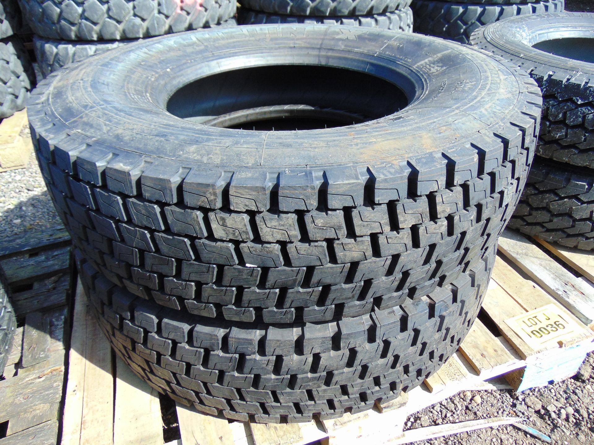 2 x Michelin XDE 2 295/80 R22.5 Tyres with 1 on a 10 Stud Rim