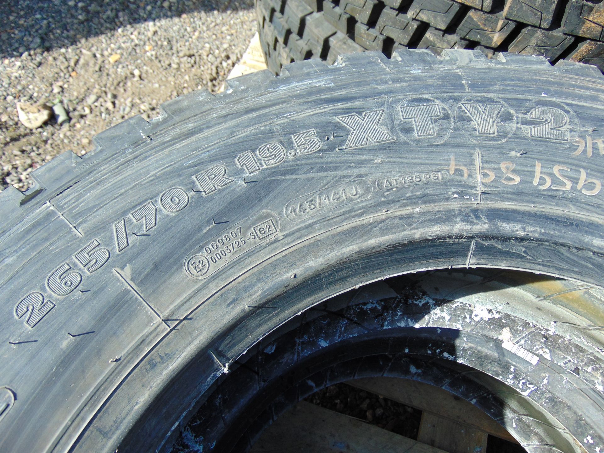 2 x Michelin XTY 2 265/70 R19.5 Tyres - Image 5 of 5