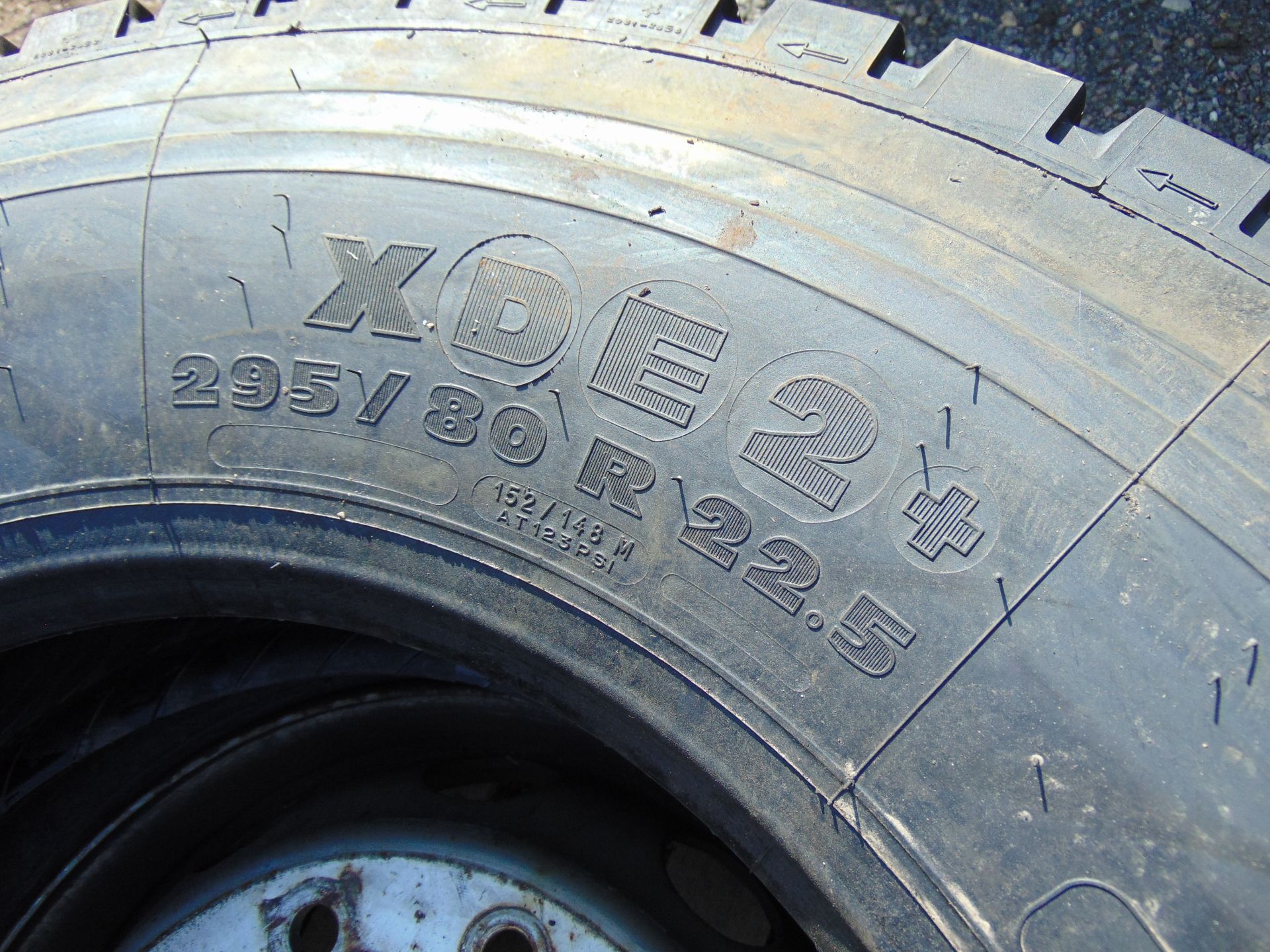 2 x Michelin XDE 2 295/80 R22.5 Tyres with 1 on a 10 Stud Rim - Image 6 of 6