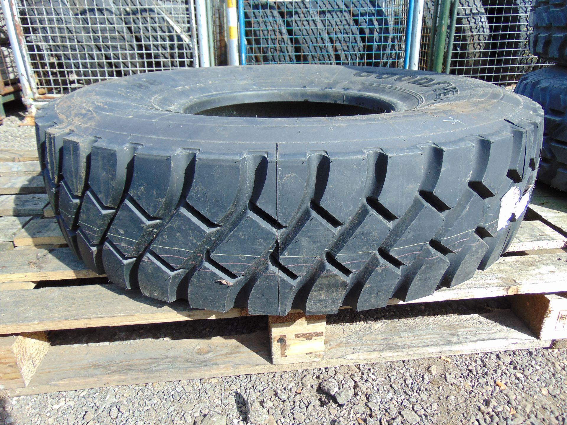 1 x Goodyear G388 12.00 R20 Tyre - Image 2 of 6