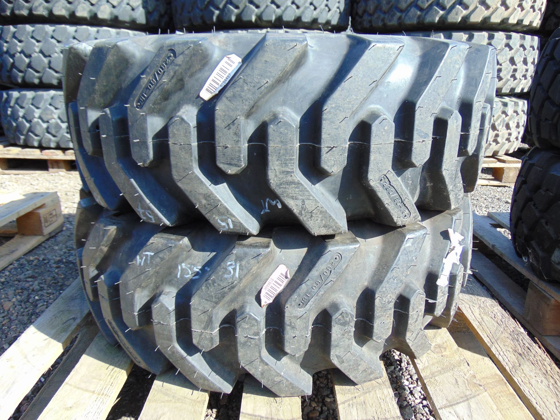 2 x Firestone Super Traction Loader 280/80-18 Tyres - Image 2 of 6