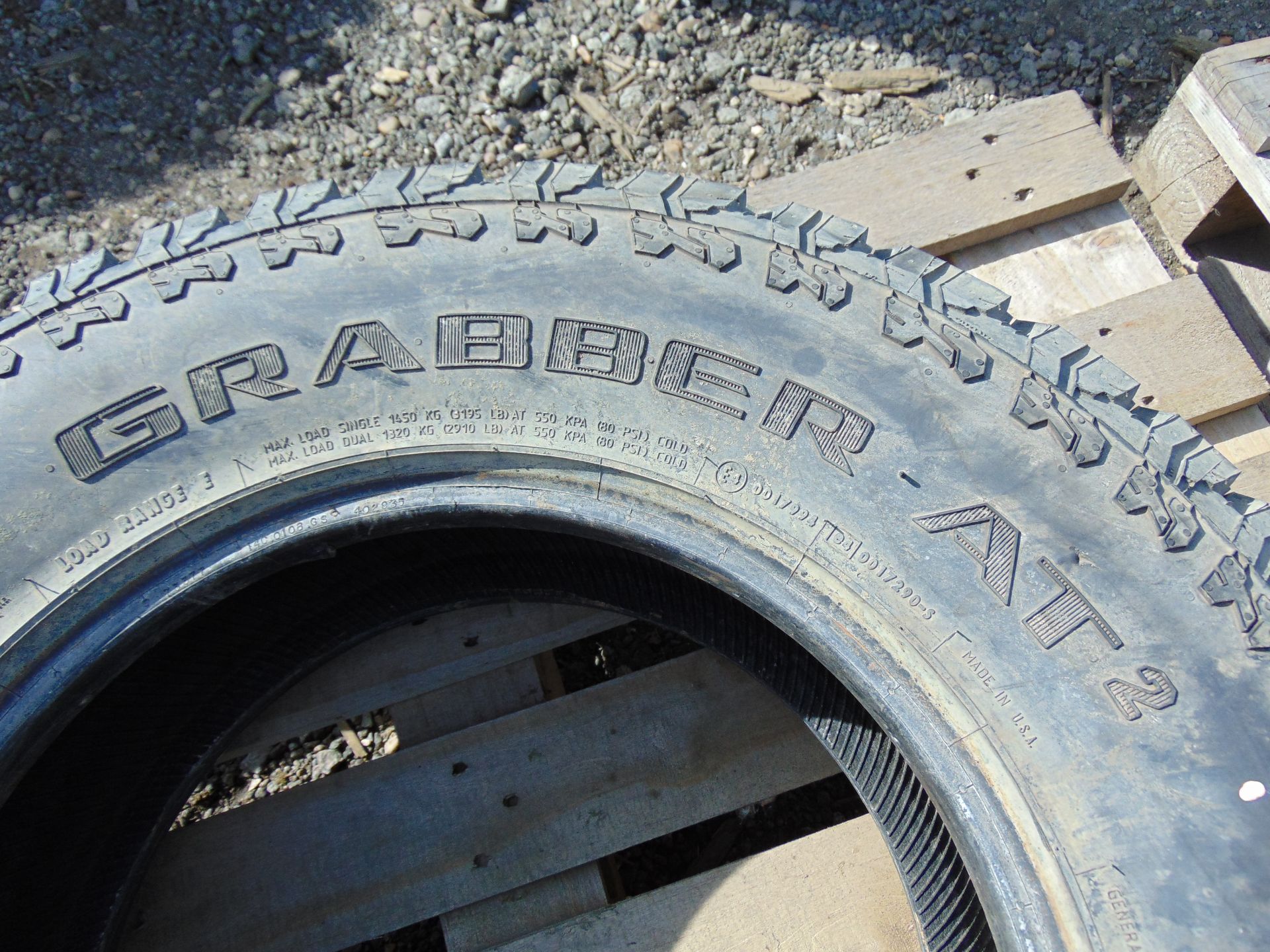 General Grabber AT2 265-70R17 Tyre - Image 5 of 6