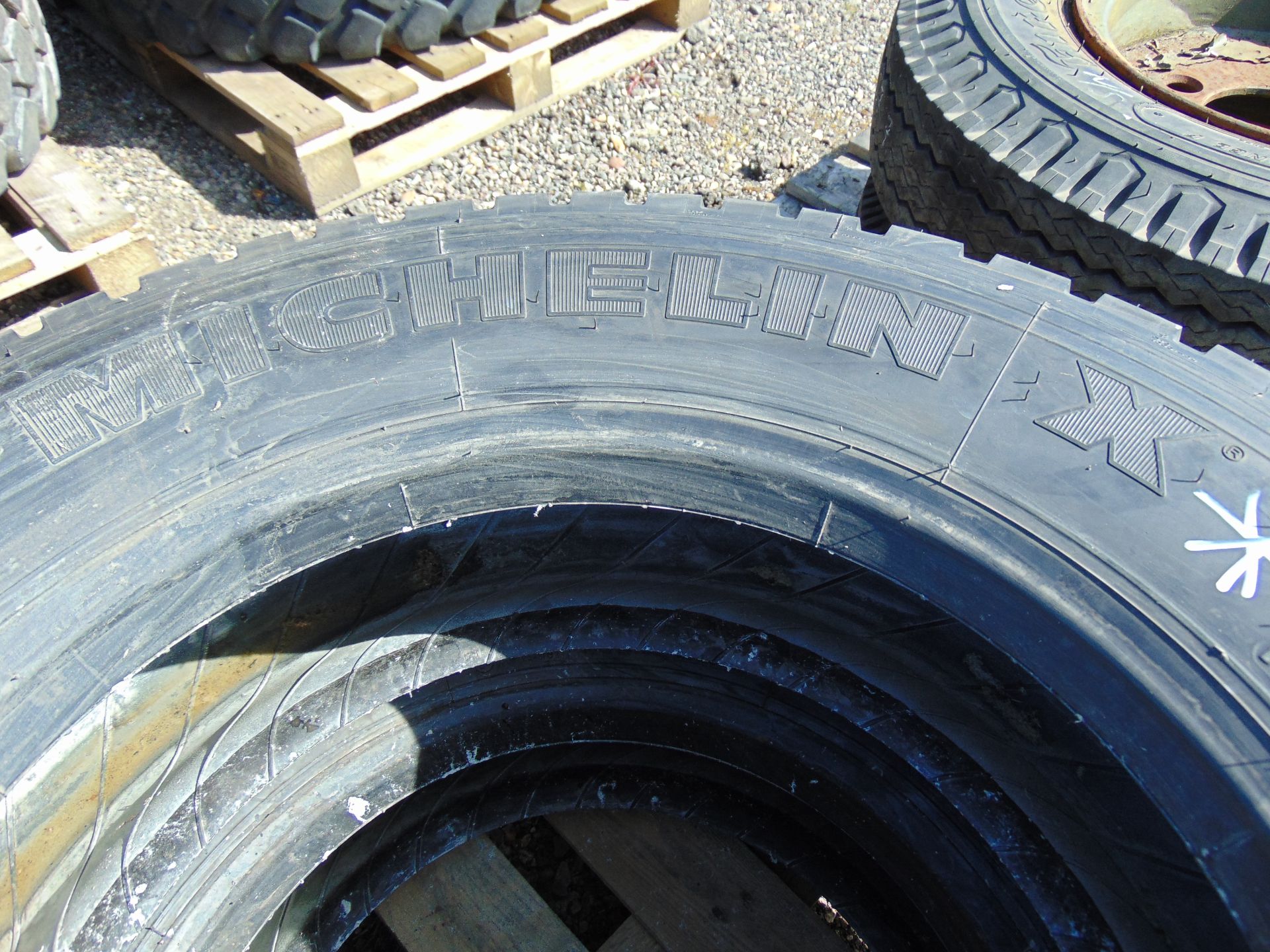 2 x Michelin XTY 2 265/70 R19.5 Tyres - Image 4 of 5