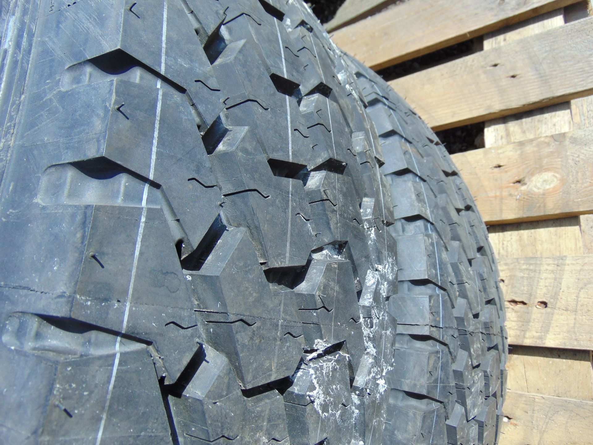 2 x Michelin XTY 2 265/70 R19.5 Tyres - Image 3 of 5