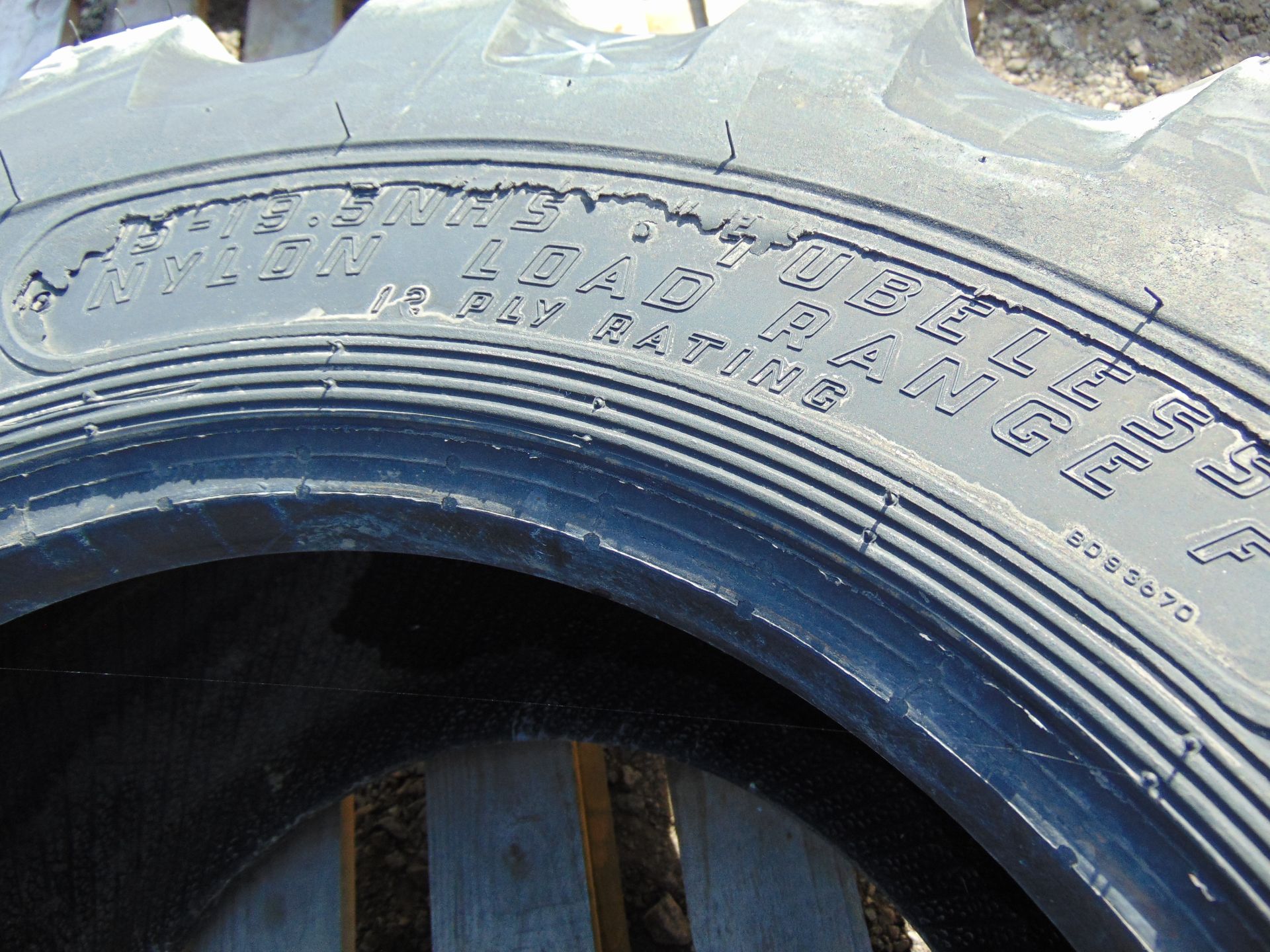 1 x Firestone 15-19.5 SUPER TRACTION DUPLEX Tyre - Image 5 of 6