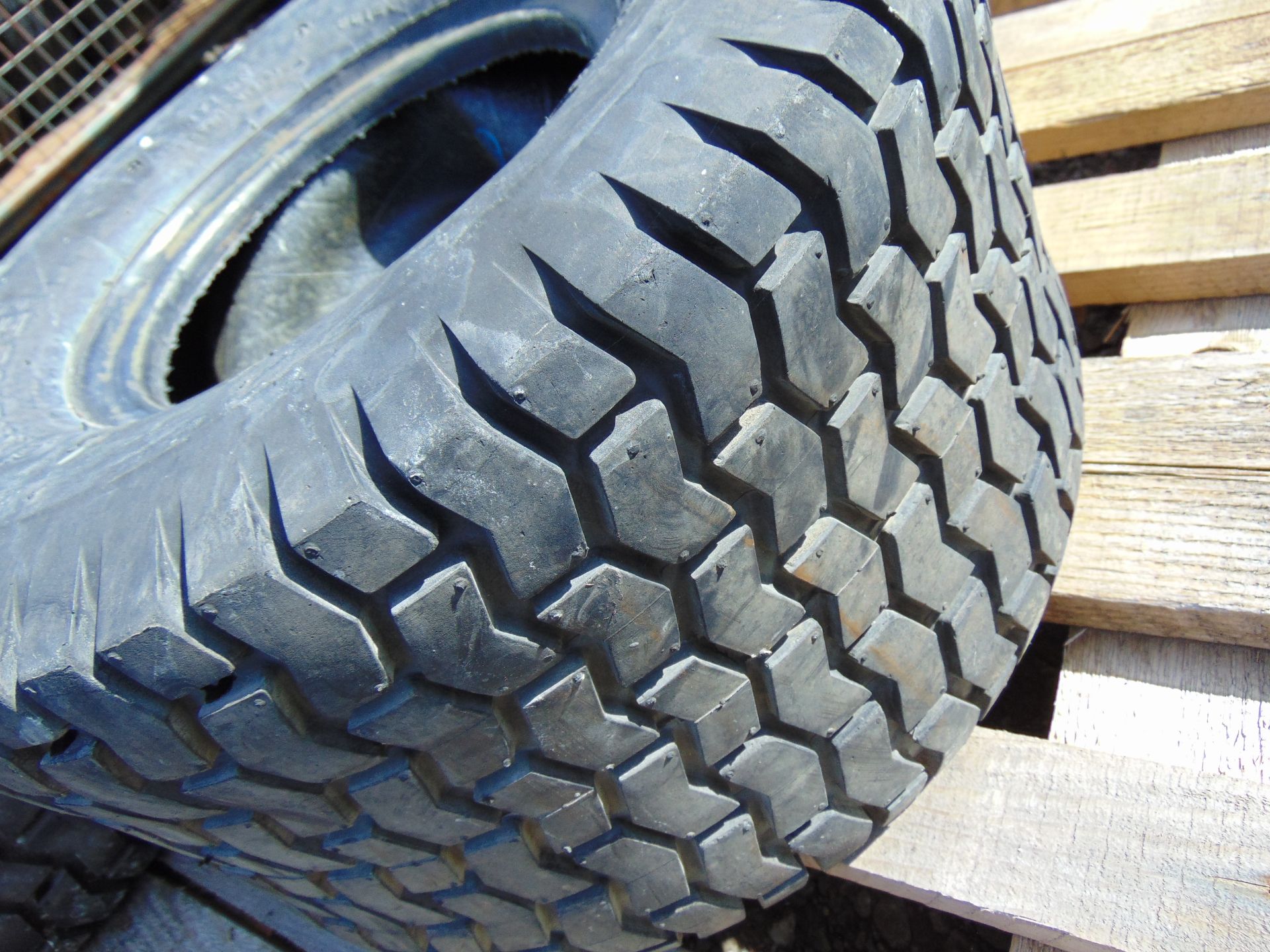 2 x Carlisle Turf-Saver 18x9.50-8 Tyres - Image 7 of 7