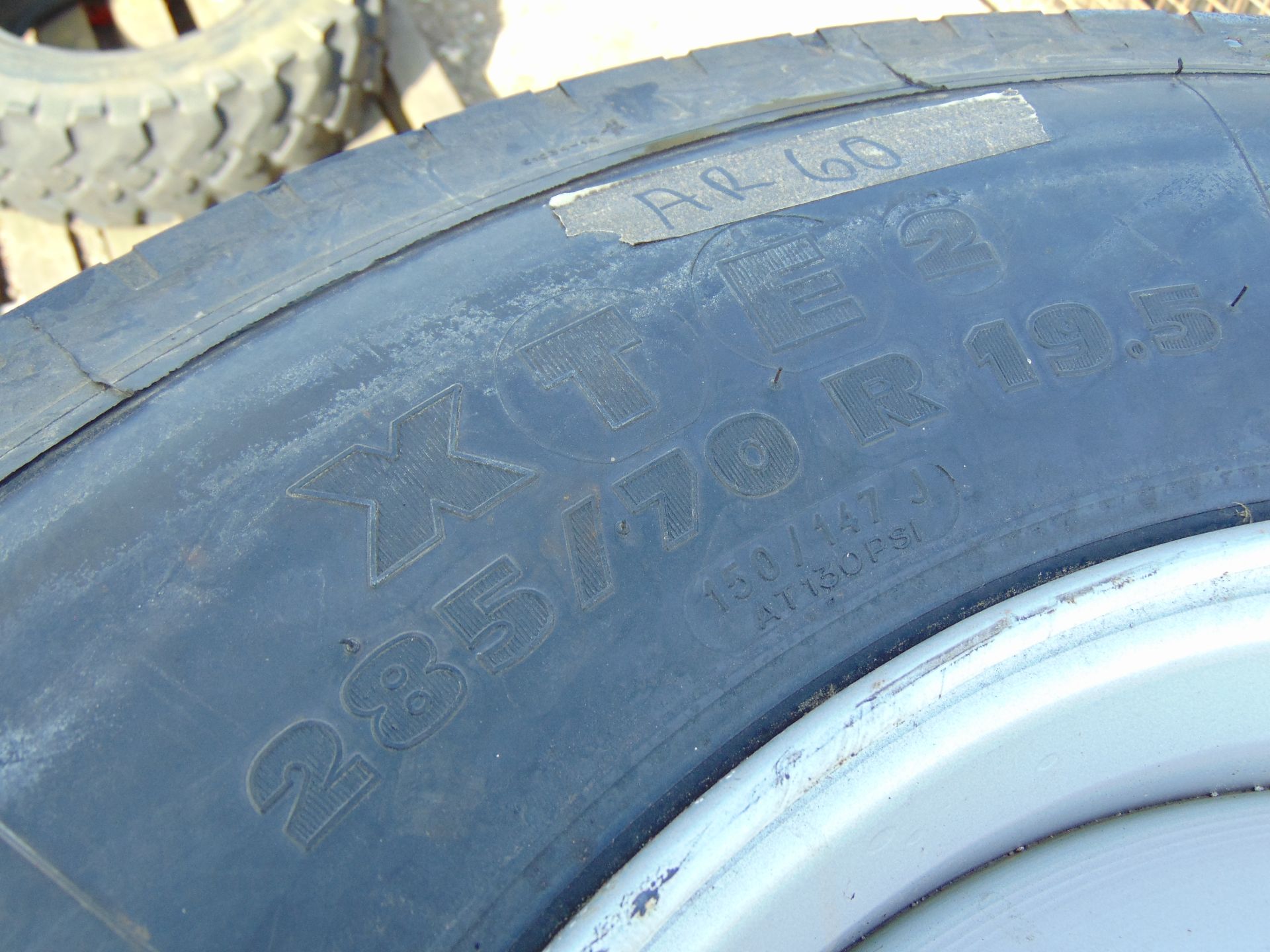 5 x Michelin XTE 2 285/70 R19.5 Tyres with 8 Stud Rims - Image 8 of 8