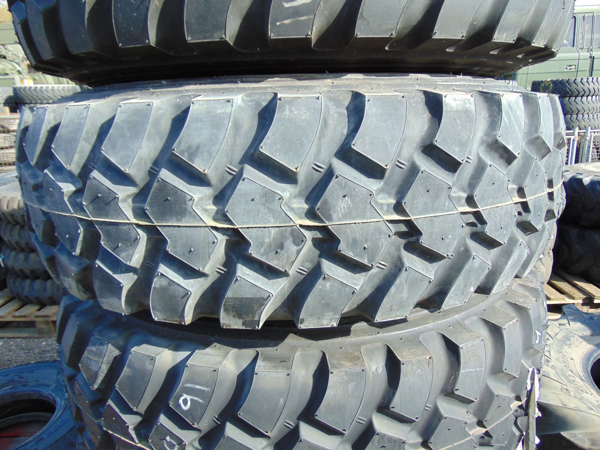 4 x Bridgestone V-Steel G-Traction 445/80 R25 Tyres with 10 Stud Rims - Image 7 of 8