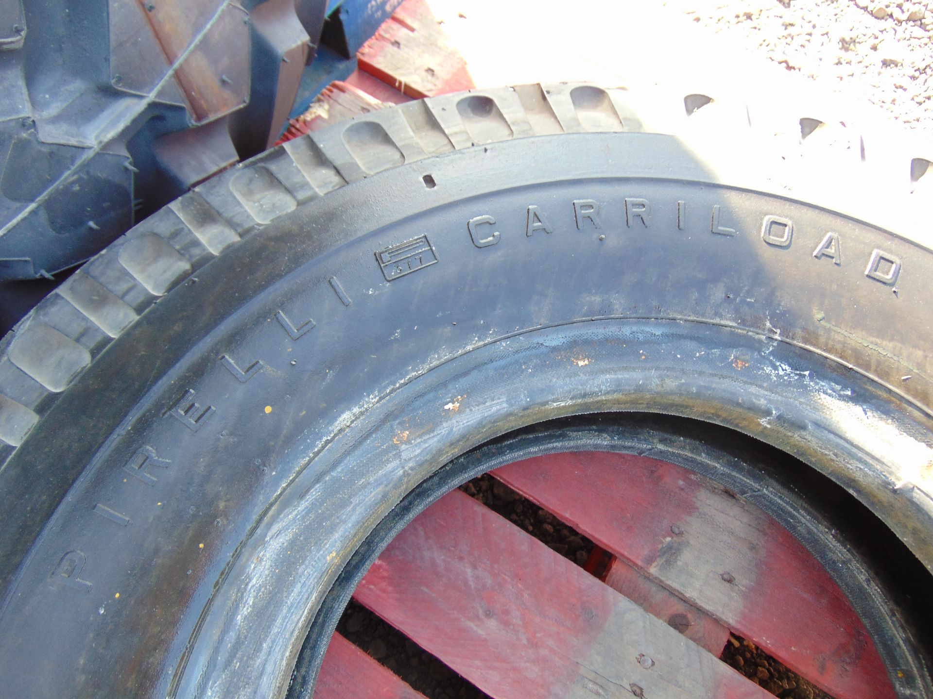 Pirelli Carriload 8.25-15 Tyre - Image 2 of 5