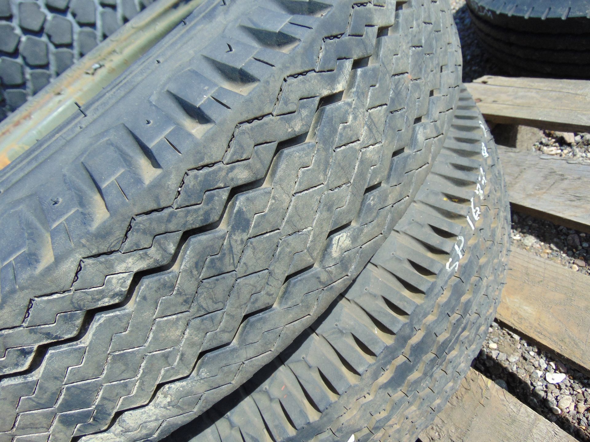 2 x Mixed Brand 7.50-15 Tyres on 5 stud rims - Image 3 of 5