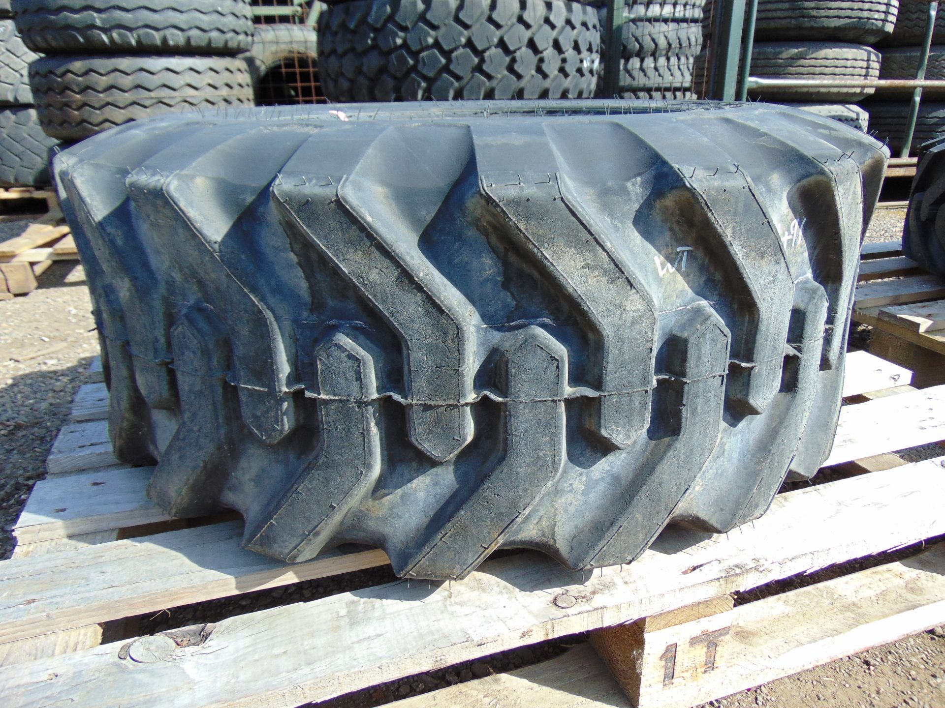 1 x Firestone 15-19.5 SUPER TRACTION DUPLEX Tyre - Image 2 of 6