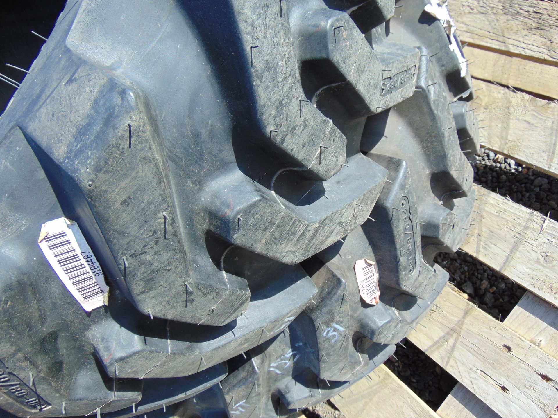 2 x Firestone Super Traction Loader 280/80-18 Tyres - Image 3 of 6