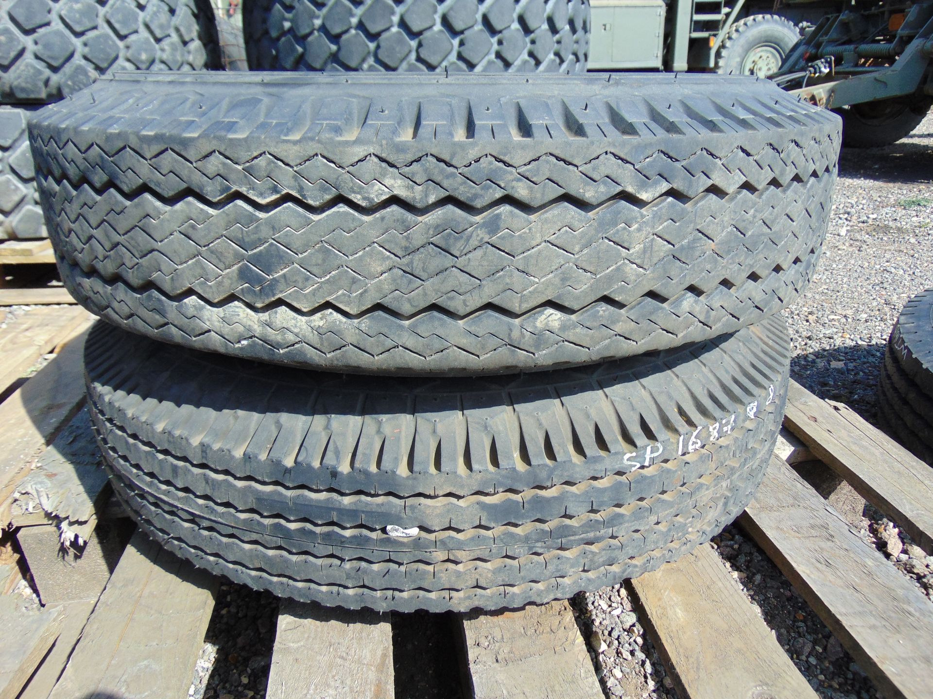 2 x Mixed Brand 7.50-15 Tyres on 5 stud rims - Image 2 of 5