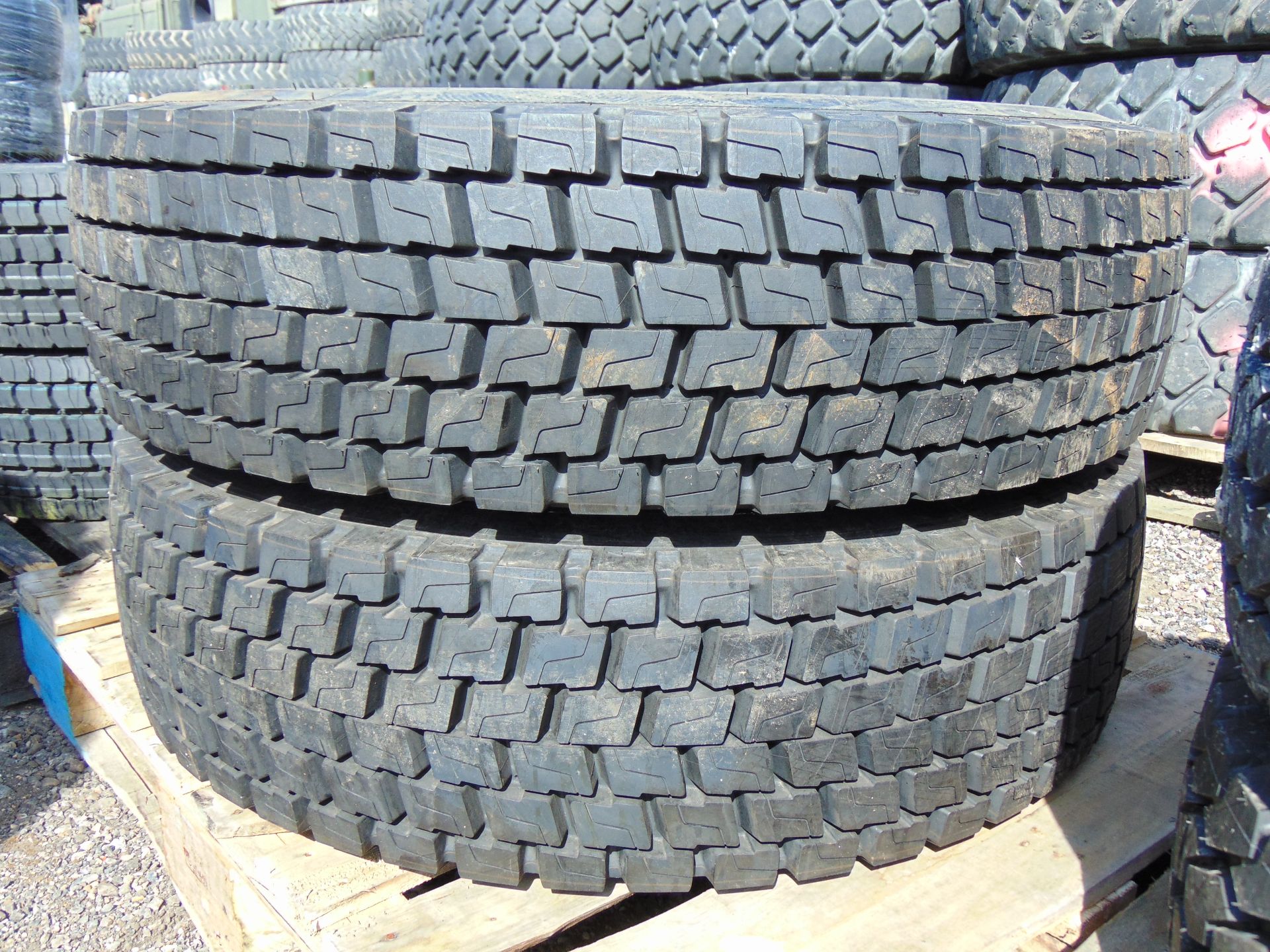 2 x Michelin XDE 2 295/80 R22.5 Tyres with 1 on a 10 Stud Rim - Image 2 of 6