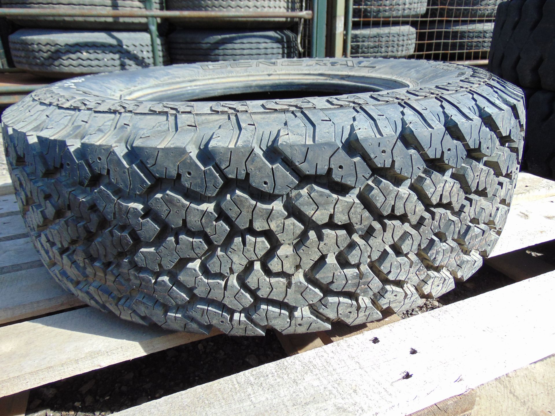 General Grabber AT2 265-70R17 Tyre - Image 2 of 6