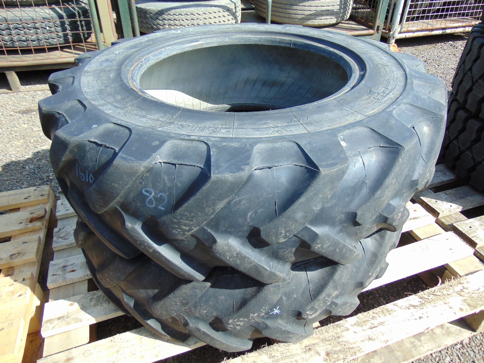 2 x Michelin 275/80 R20 Tyres