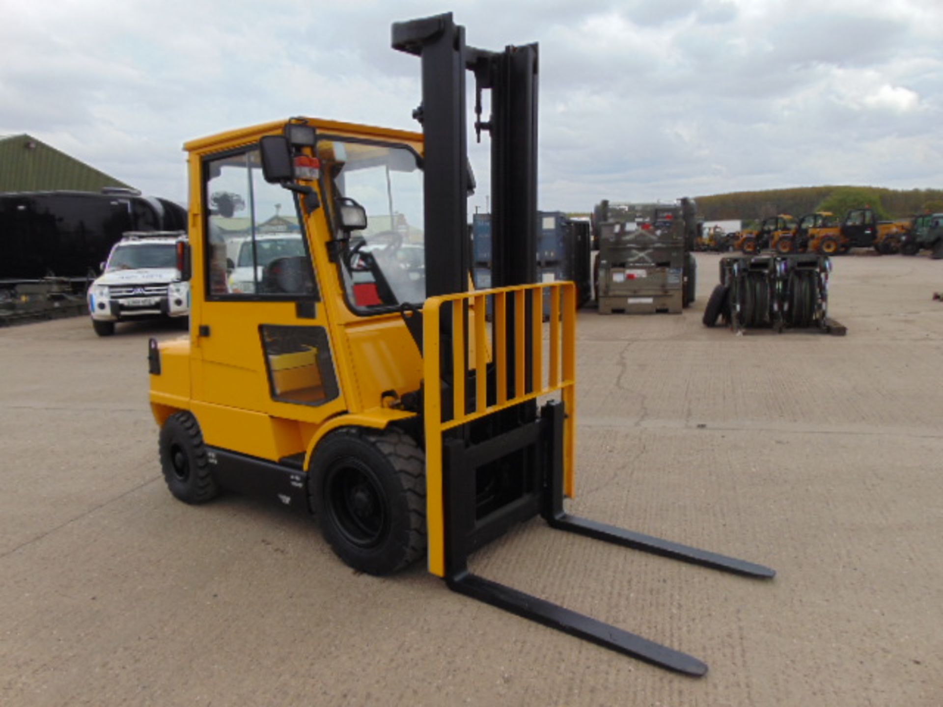 Hyster 3.00 XM Counter Balance Diesel Forklift ONLY 818 HOURS! - Image 5 of 21