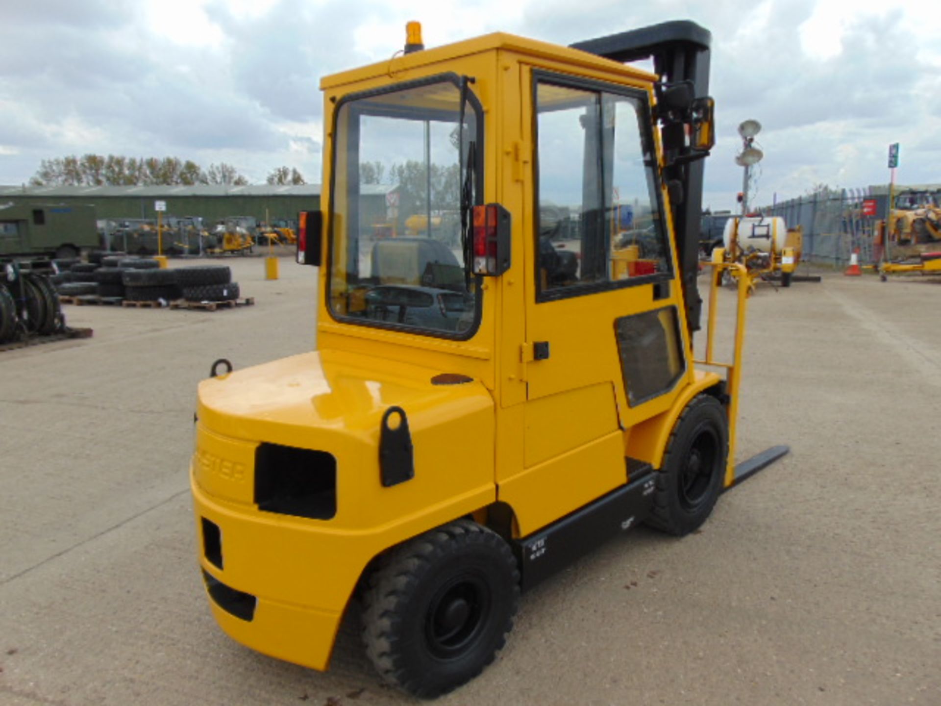 Hyster 3.00 XM Counter Balance Diesel Forklift ONLY 818 HOURS! - Image 10 of 21