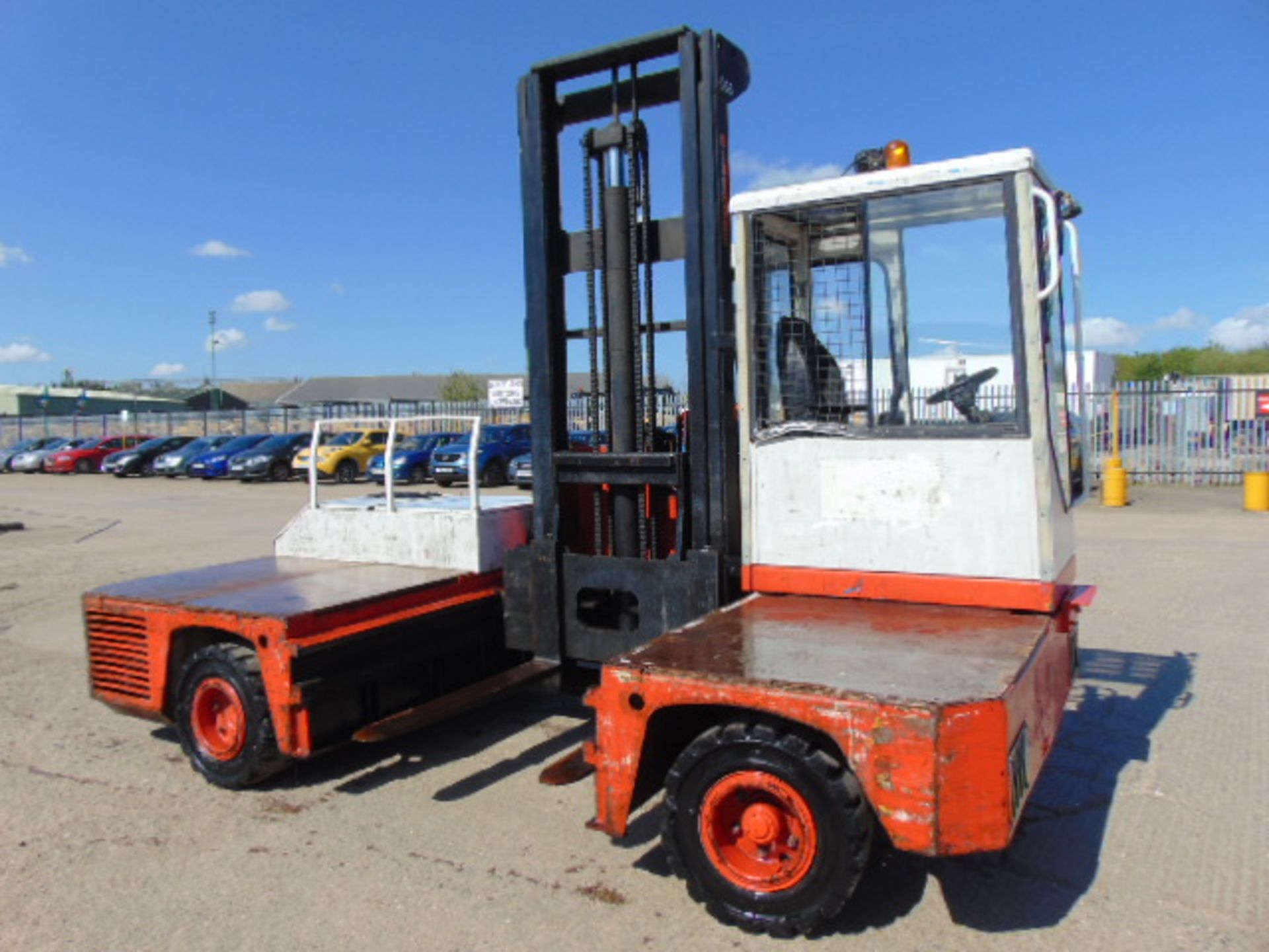 FANTUZZI SF40U 4000kg Sideloader Forklift - Image 4 of 15