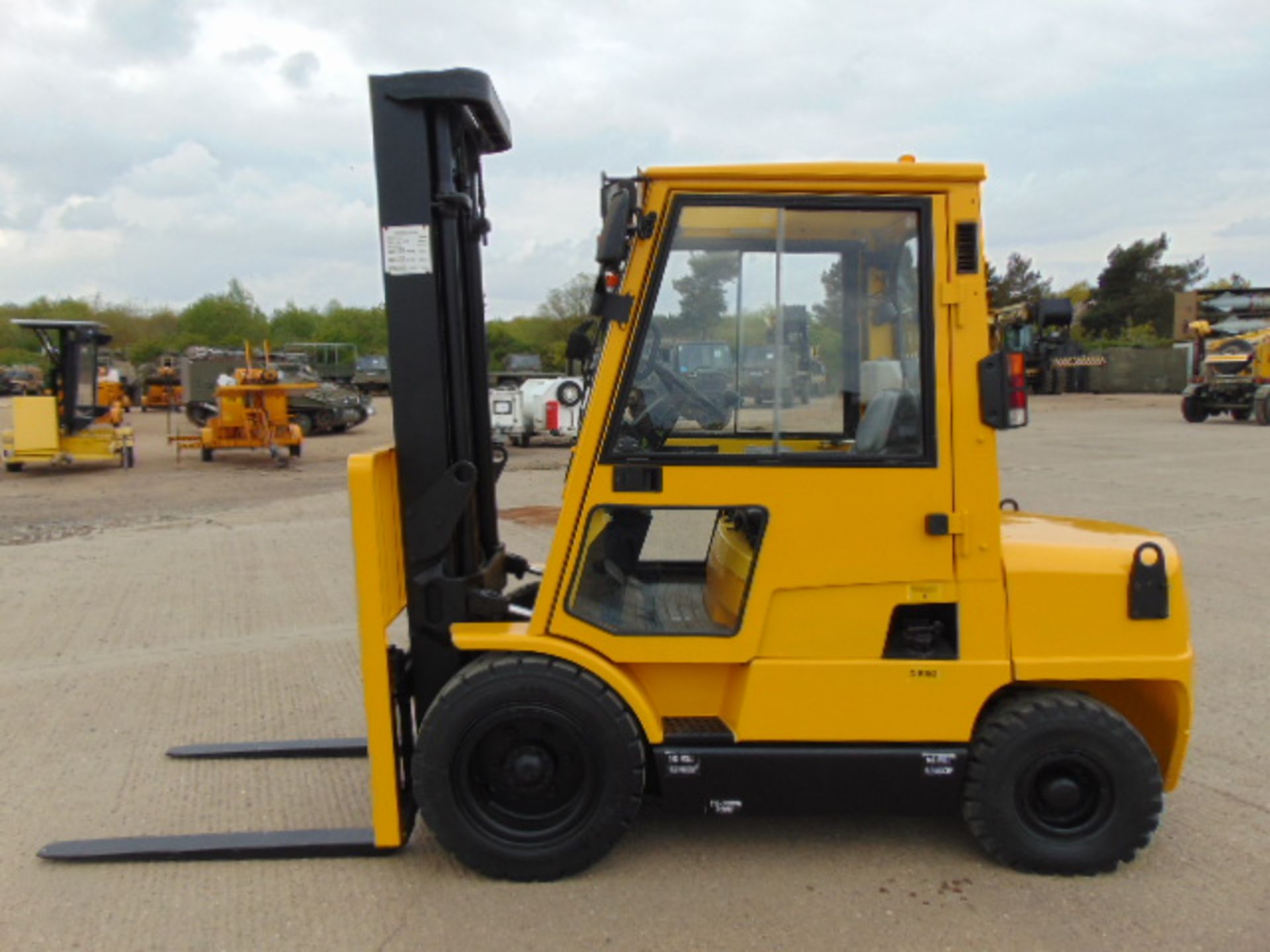 Hyster 3.00 XM Counter Balance Diesel Forklift ONLY 818 HOURS! - Image 7 of 21