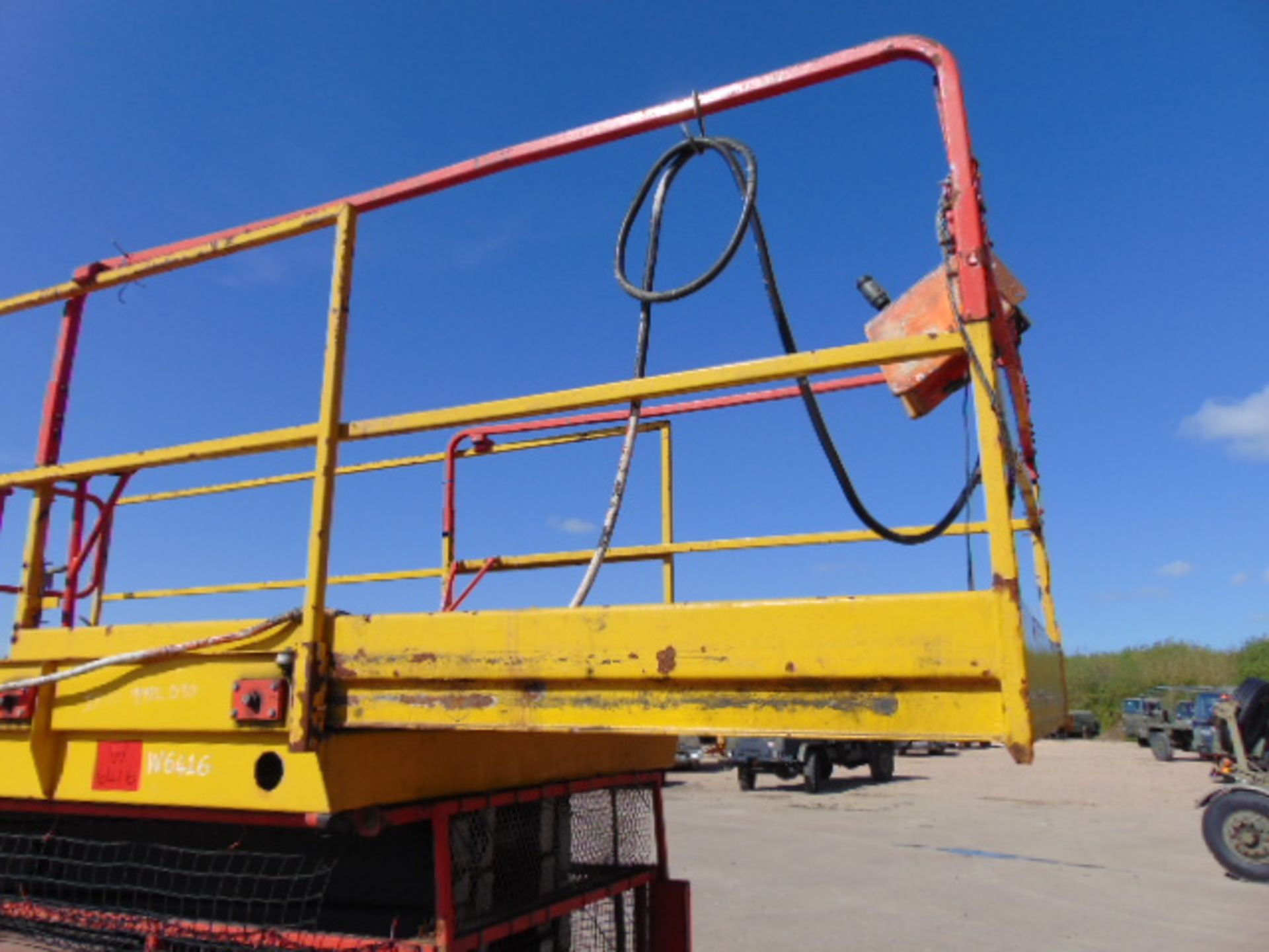 JLG 40-RTS 40' Rough Terrain Platform Scissor Lift - Image 9 of 20