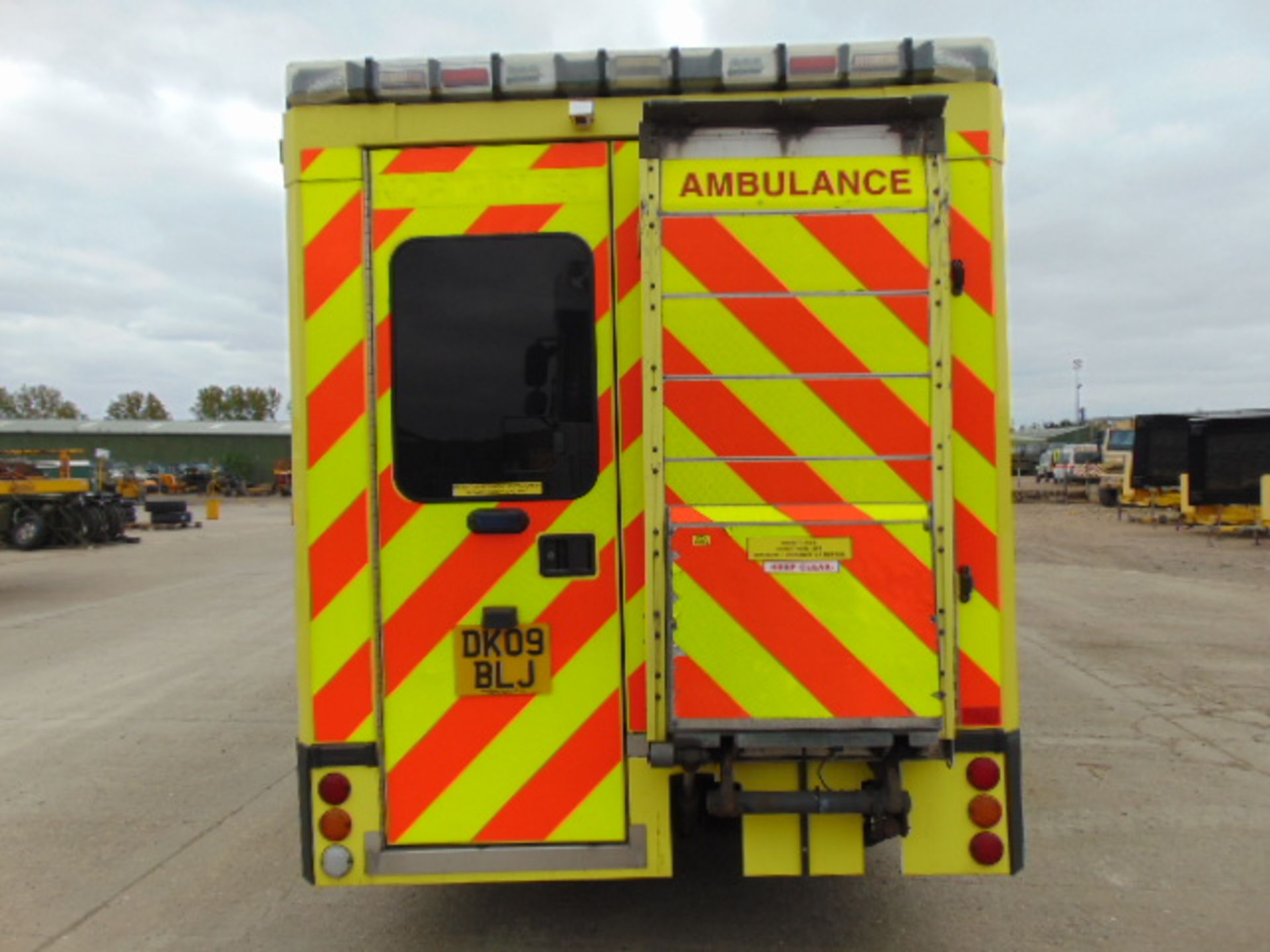 Mercedes Sprinter 515 CDI Turbo diesel ambulance - Image 7 of 18